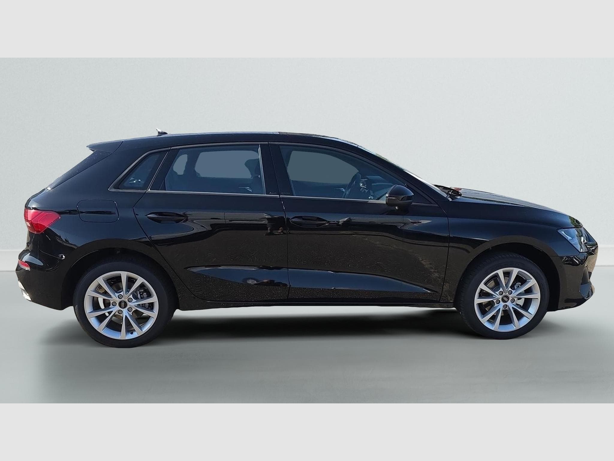 Audi A3 TFSI Mild Hybrid 150 S tronic 7 Design (2026) - Photo 8