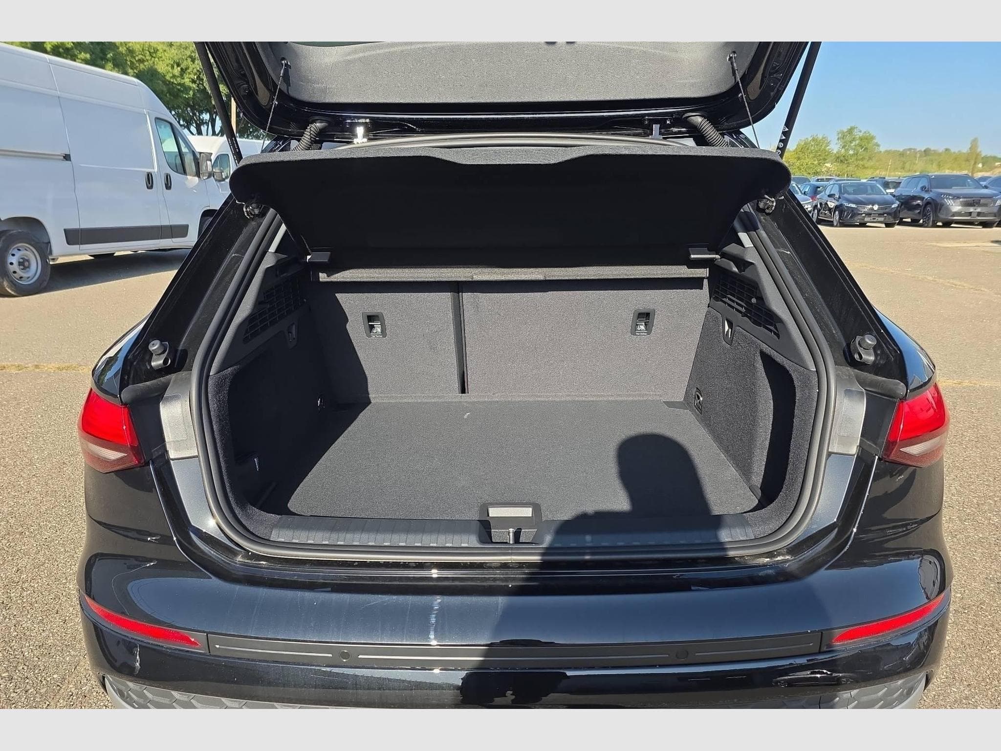 Audi A3 TFSI Mild Hybrid 150 S tronic 7 Design (2026) - Photo 11