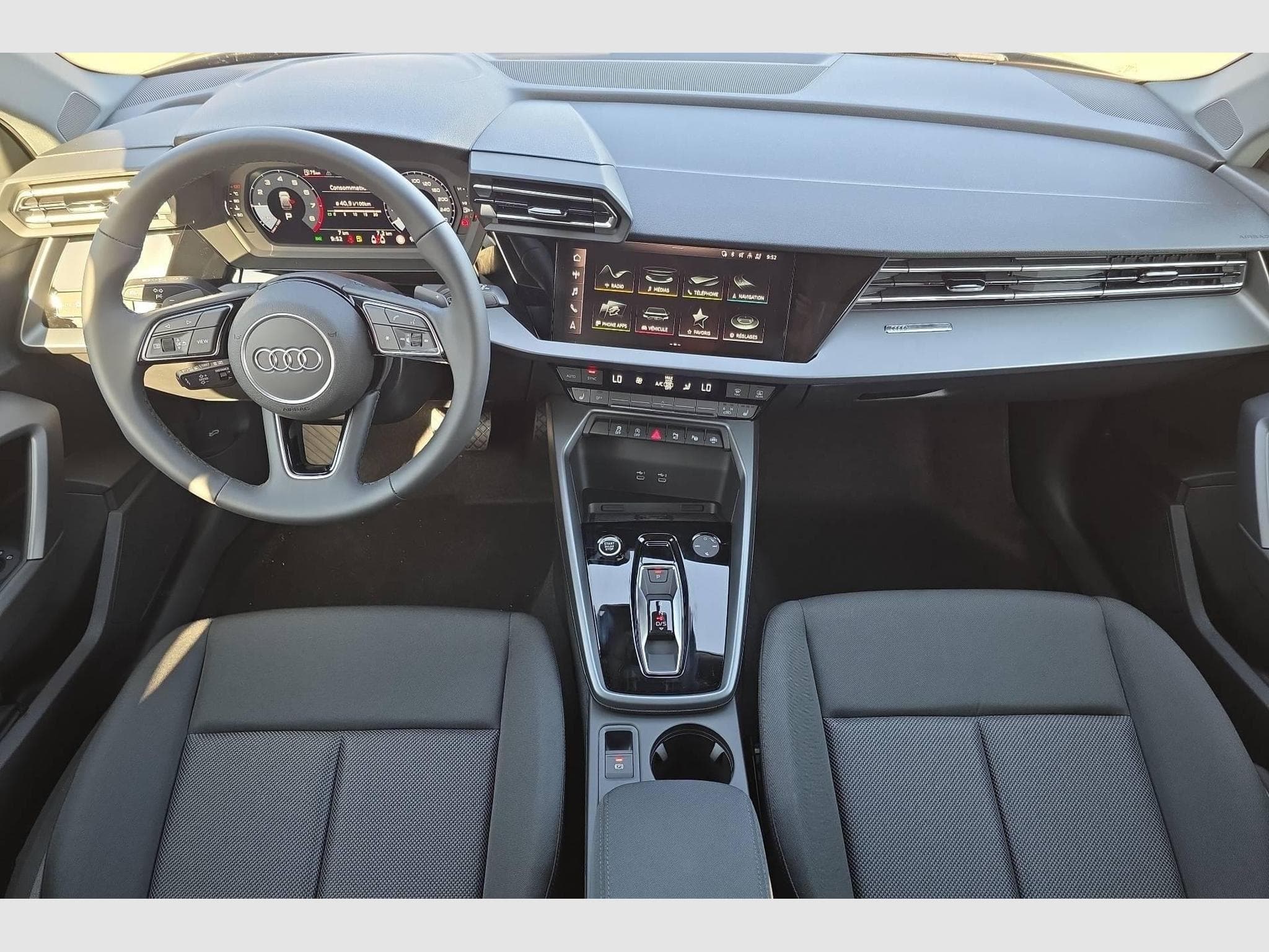 Audi A3 TFSI Mild Hybrid 150 S tronic 7 Design (2026) - Photo 12