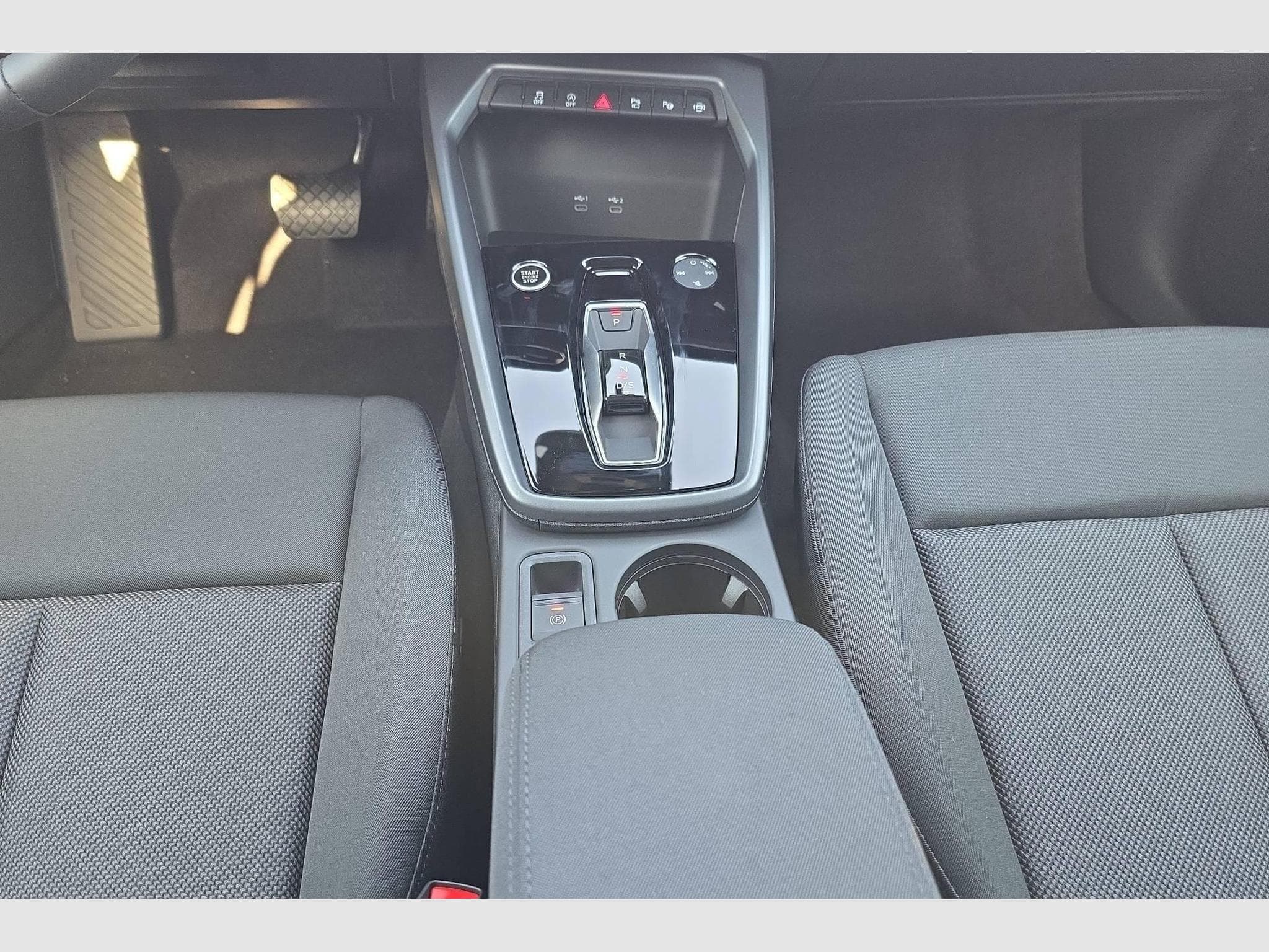 Audi A3 TFSI Mild Hybrid 150 S tronic 7 Design (2026) - Photo 17