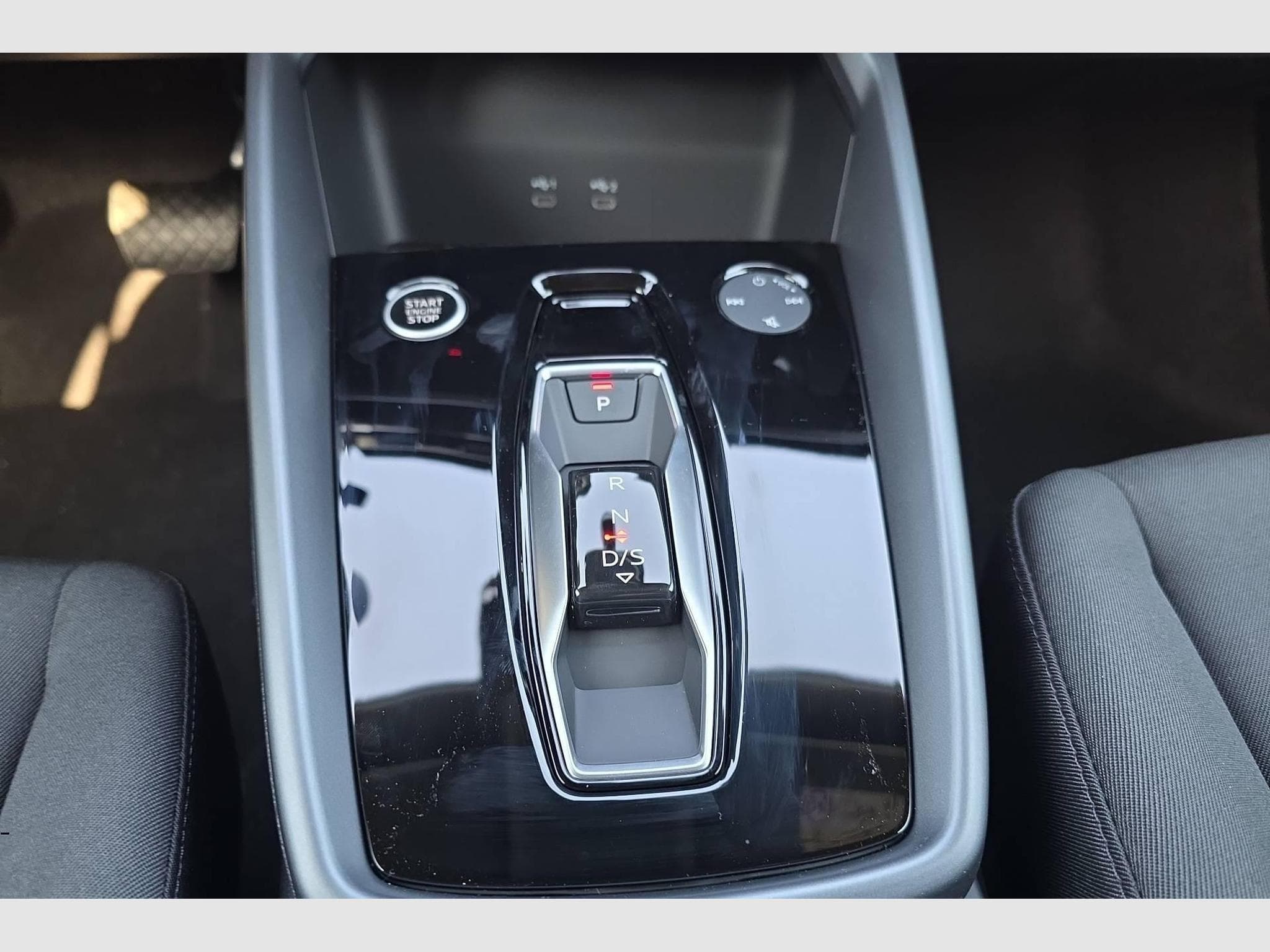 Audi A3 TFSI Mild Hybrid 150 S tronic 7 Design (2026) - Photo 16