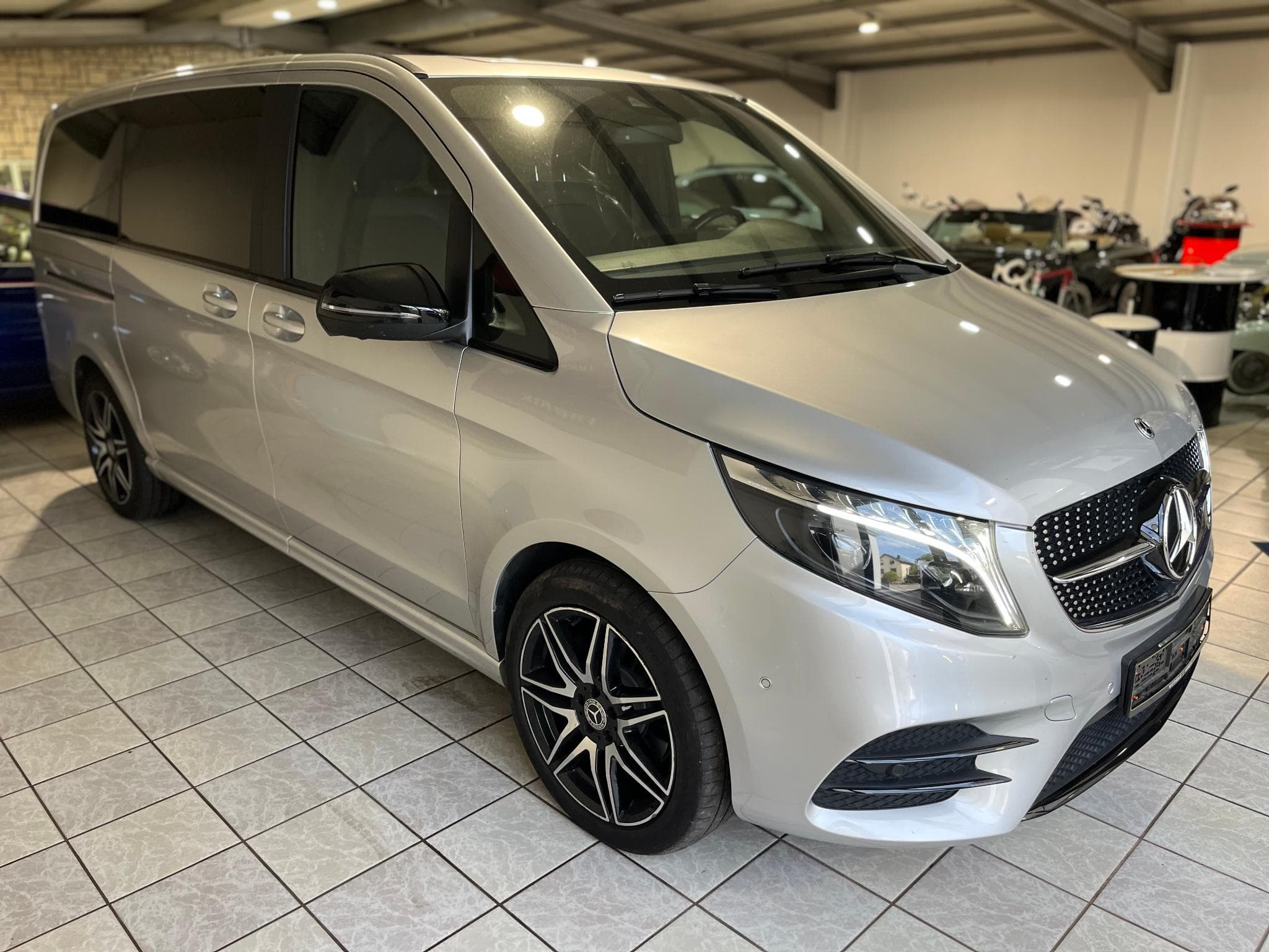 Mercedes V 300 4Matic 9G-TRONIC Long / L2 7 places Avantgarde Pack AMG Line (2023) - Foto 7