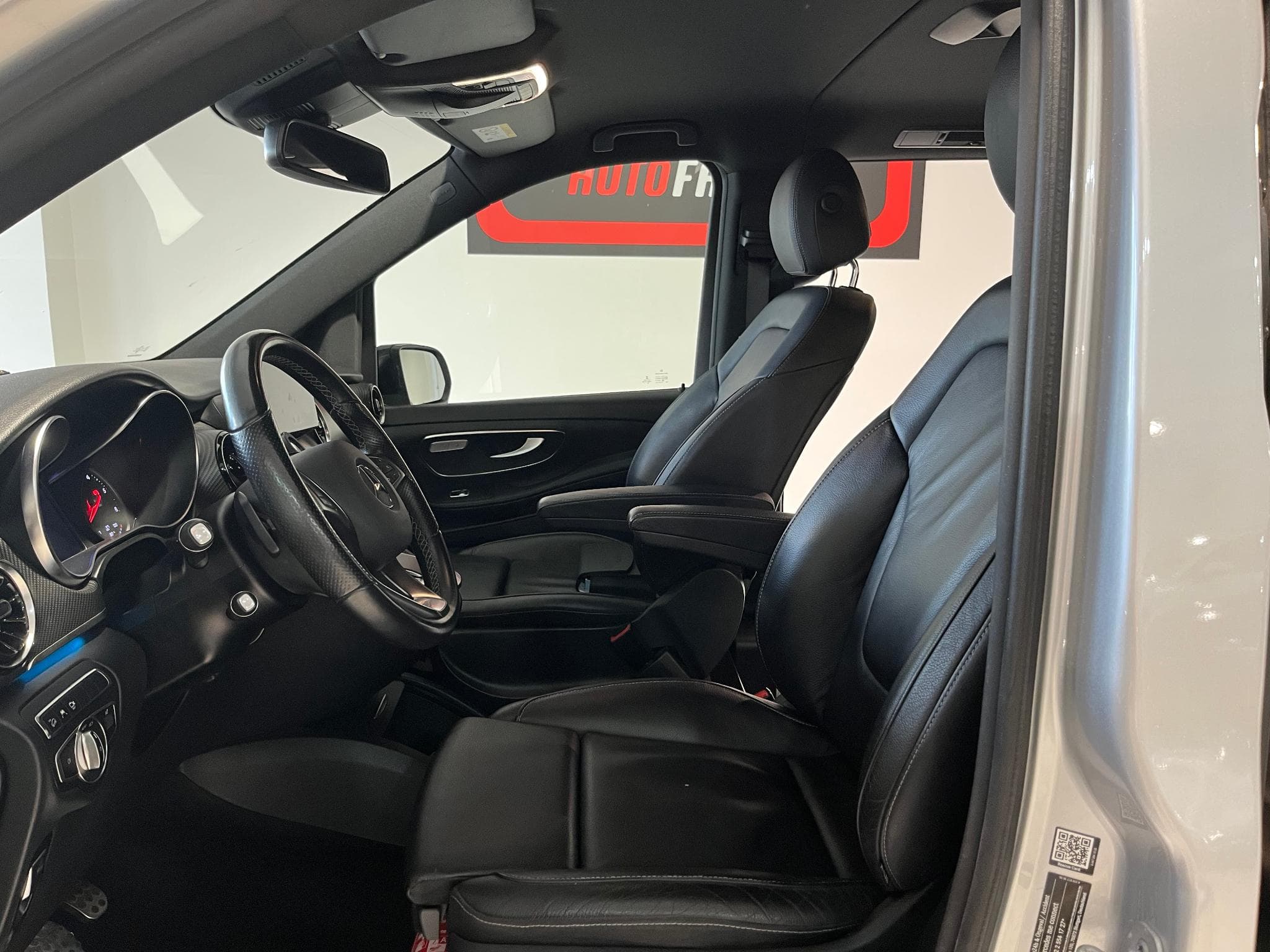 Mercedes V 300 4Matic 9G-TRONIC Long / L2 7 places Avantgarde Pack AMG Line (2023) - Foto 10
