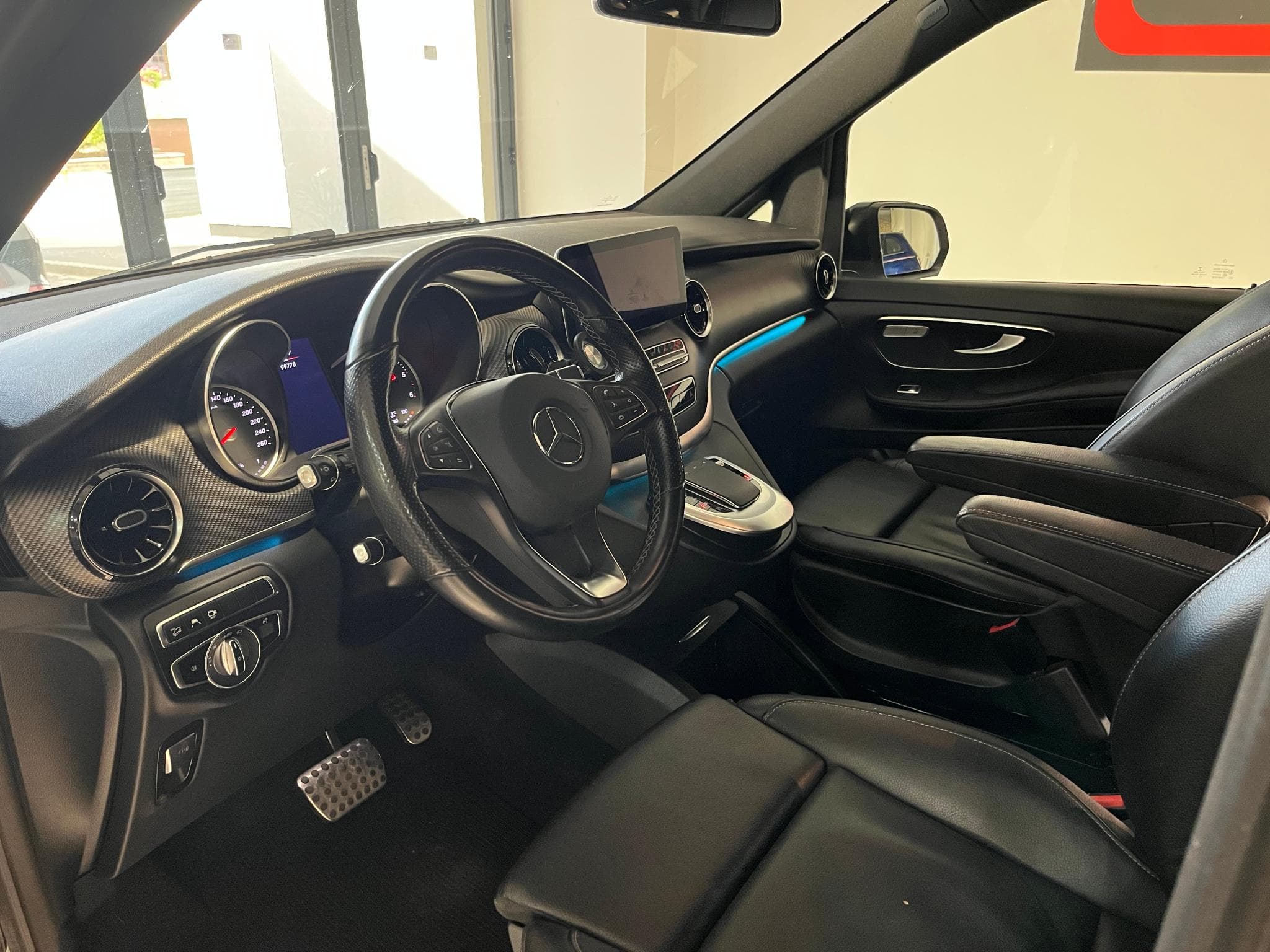 Mercedes V 300 4Matic 9G-TRONIC Long / L2 7 places Avantgarde Pack AMG Line (2023) - Foto 11