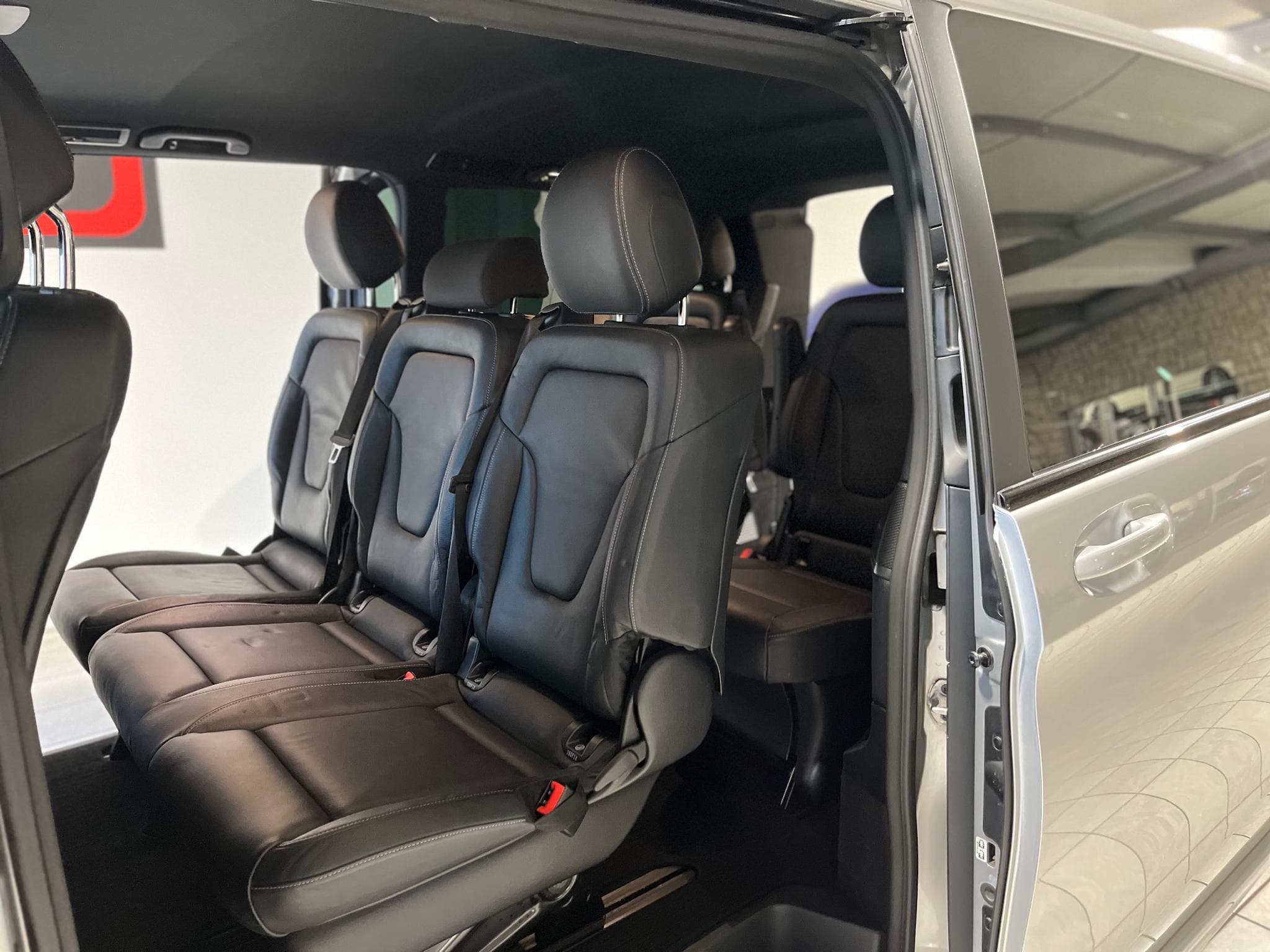 Mercedes V 300 4Matic 9G-TRONIC Long / L2 7 places Avantgarde Pack AMG Line (2023) - Foto 17