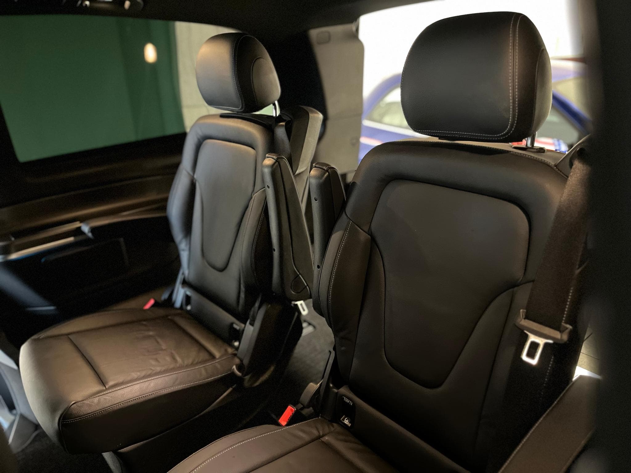 Mercedes V 300 4Matic 9G-TRONIC Long / L2 7 places Avantgarde Pack AMG Line (2023) - Foto 18