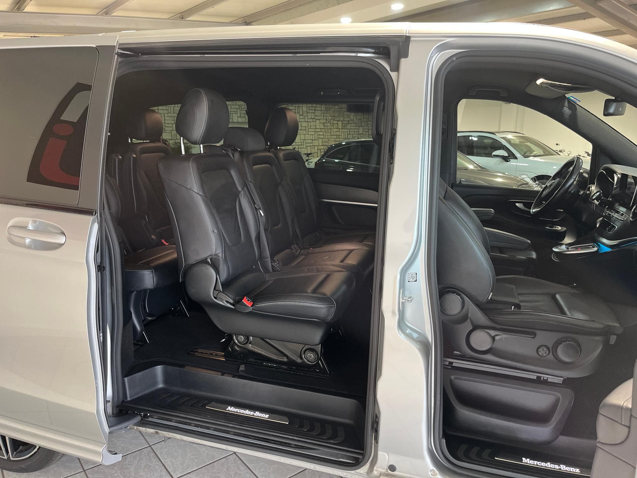 Mercedes V 300 4Matic 9G-TRONIC Long / L2 7 places Avantgarde Pack AMG Line (2023) - Foto 19