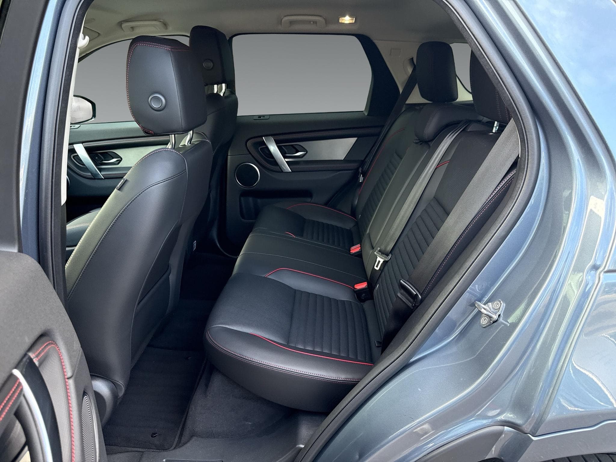 Land-Rover Discovery Sport D200 R-Dynamic S+BLACK PACK+KEYLESS+HEAD-UP (2023) - Foto 8