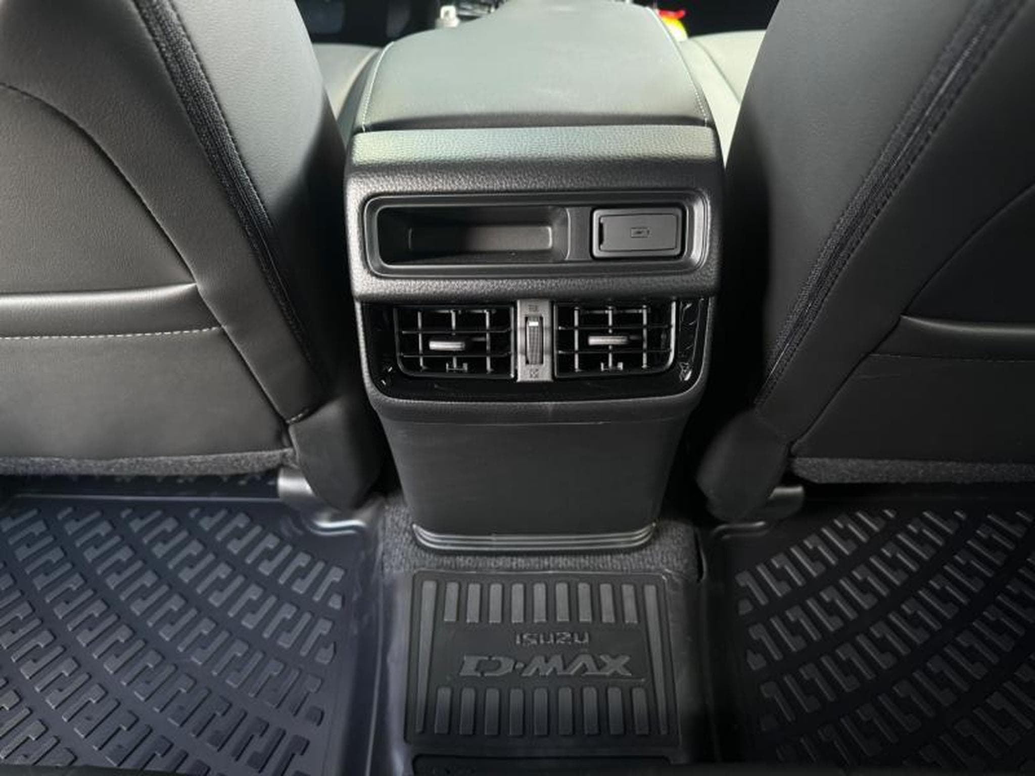 Isuzu D-Max 1.9 163CH Double Cabine (2026) - Photo 3