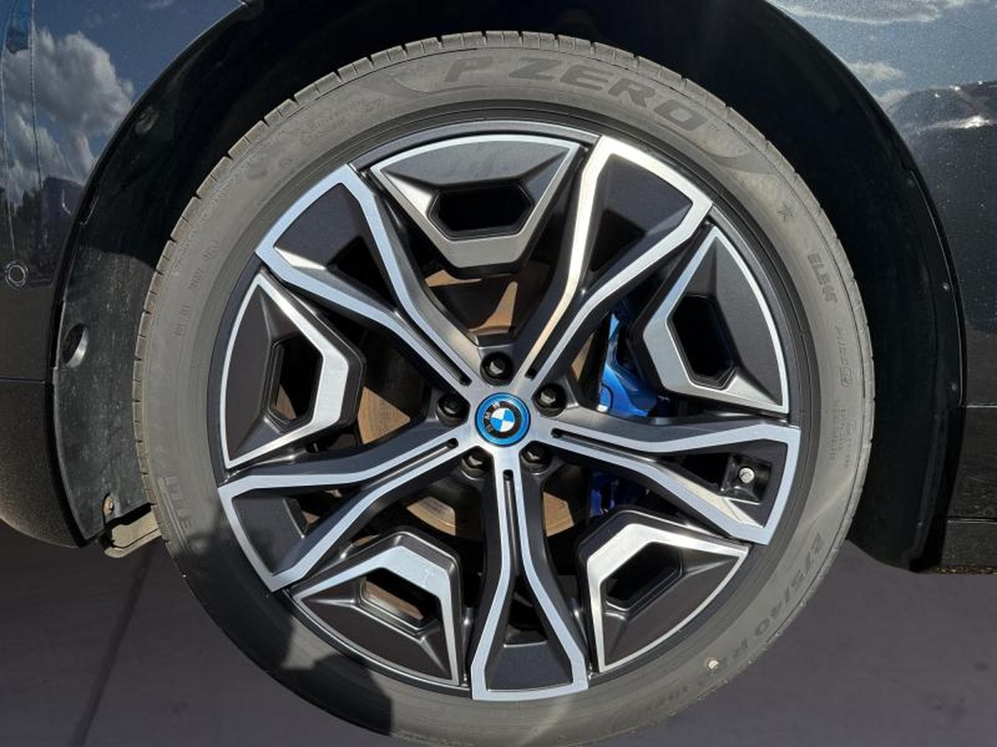 BMW iX iX xDrive 50 (2022) - Photo 8