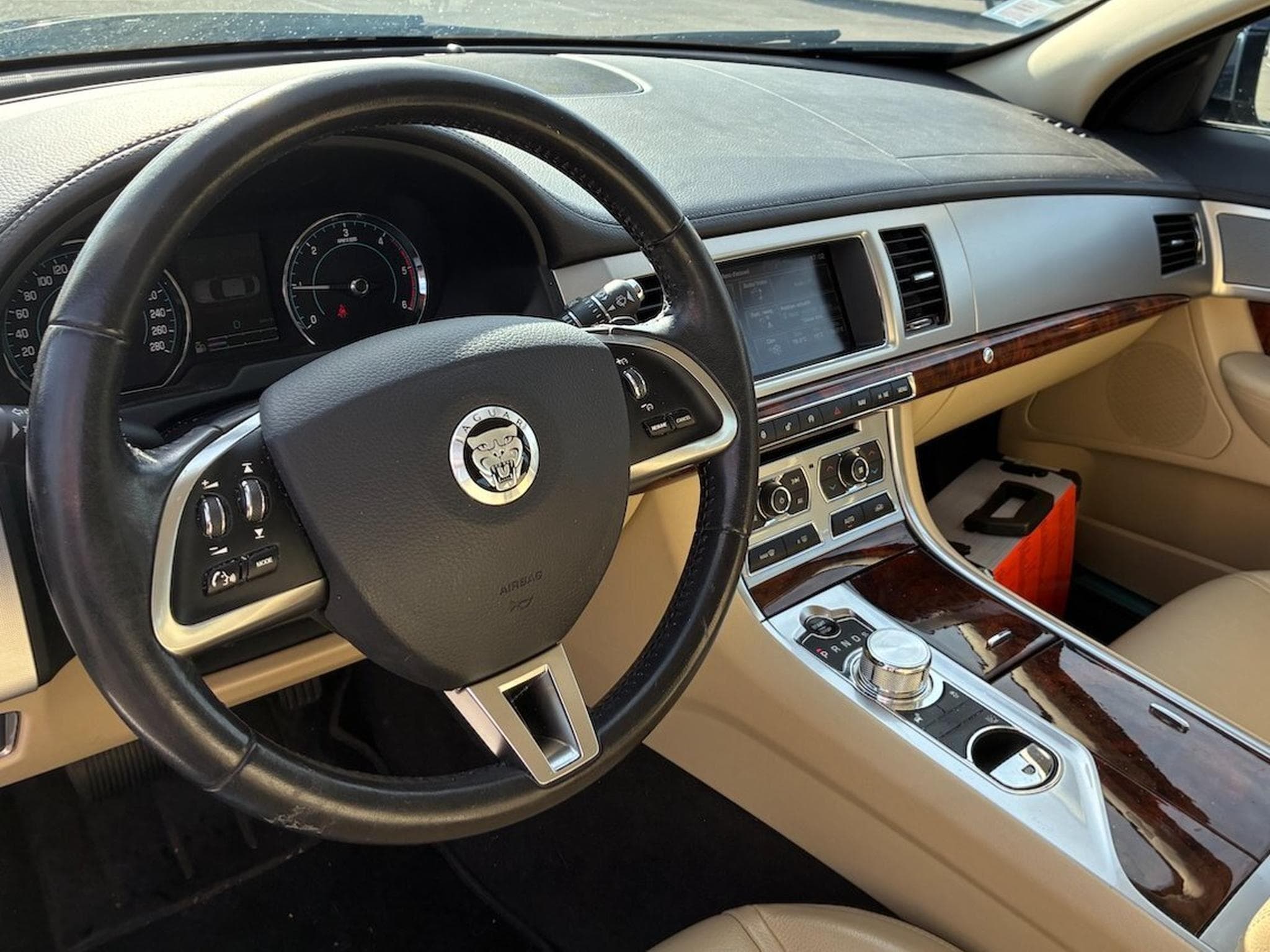 Jaguar XF 2.2 L Diesel (2013) - Photo 6