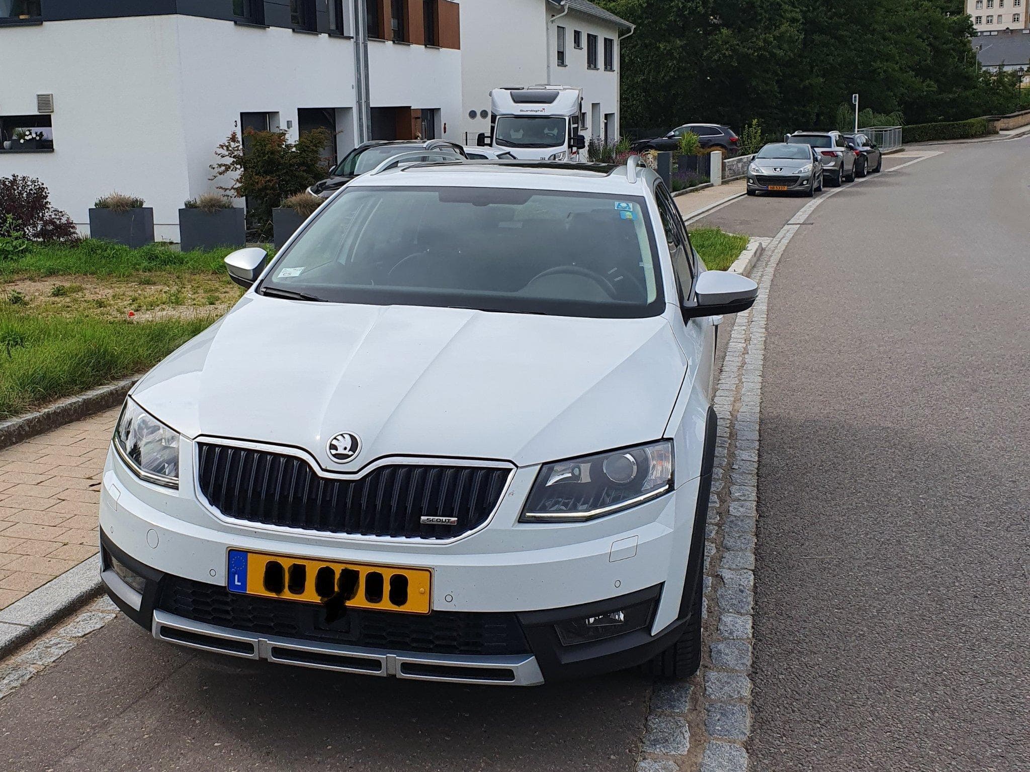 Skoda Octavia Scout 2.0 Tdi 184 4x4 DSG (2017) - Photo 2
