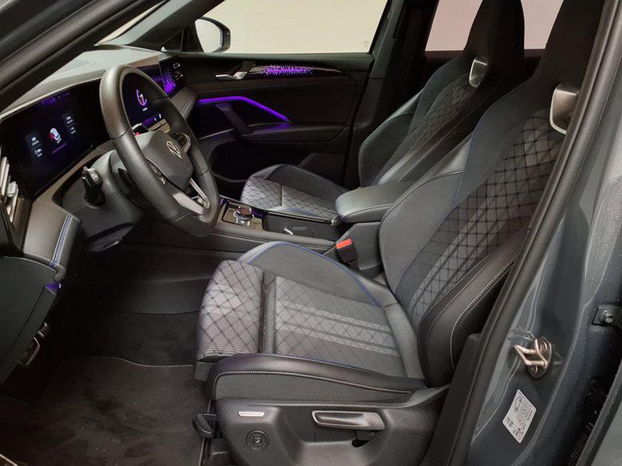 VW Tiguan R-Line 1.5 eTSI 7-Gang-DSG (2025) - Photo 9