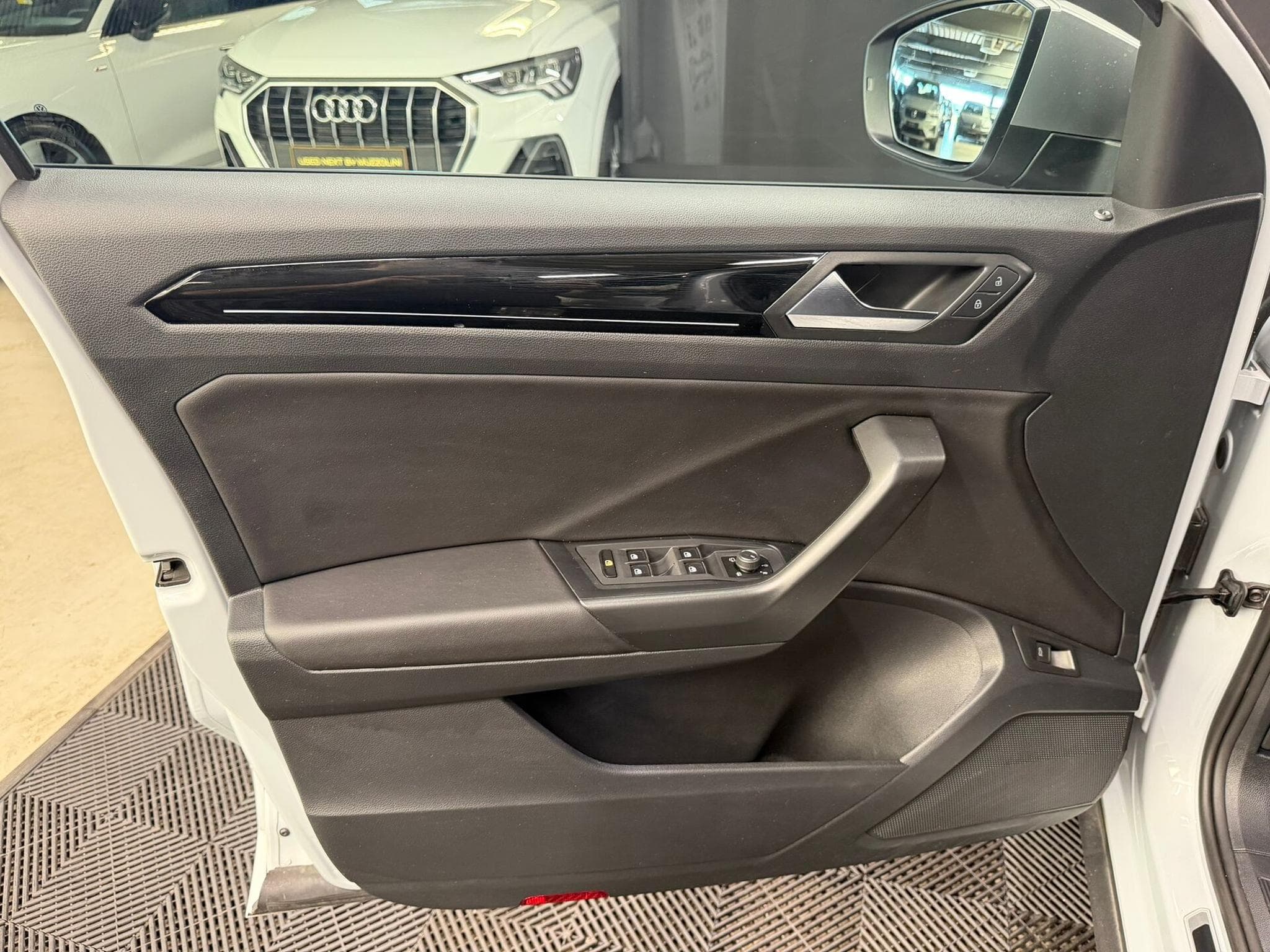 VW T-Roc R 4Motion 2.0 TSI 300cv CAMERA/PANO/ATTELAGE (2022) - Photo 8
