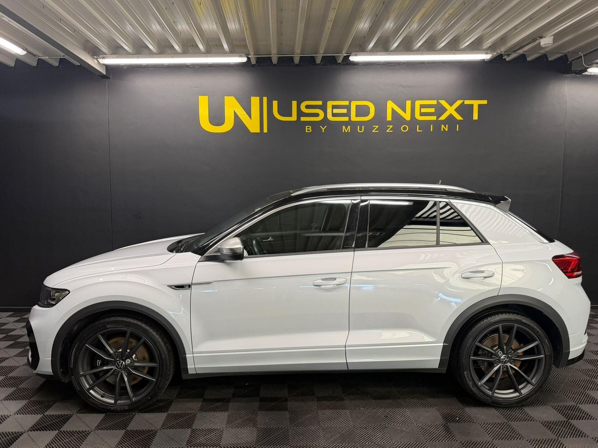 VW T-Roc R 4Motion 2.0 TSI 300cv CAMERA/PANO/ATTELAGE (2022) - Photo 5