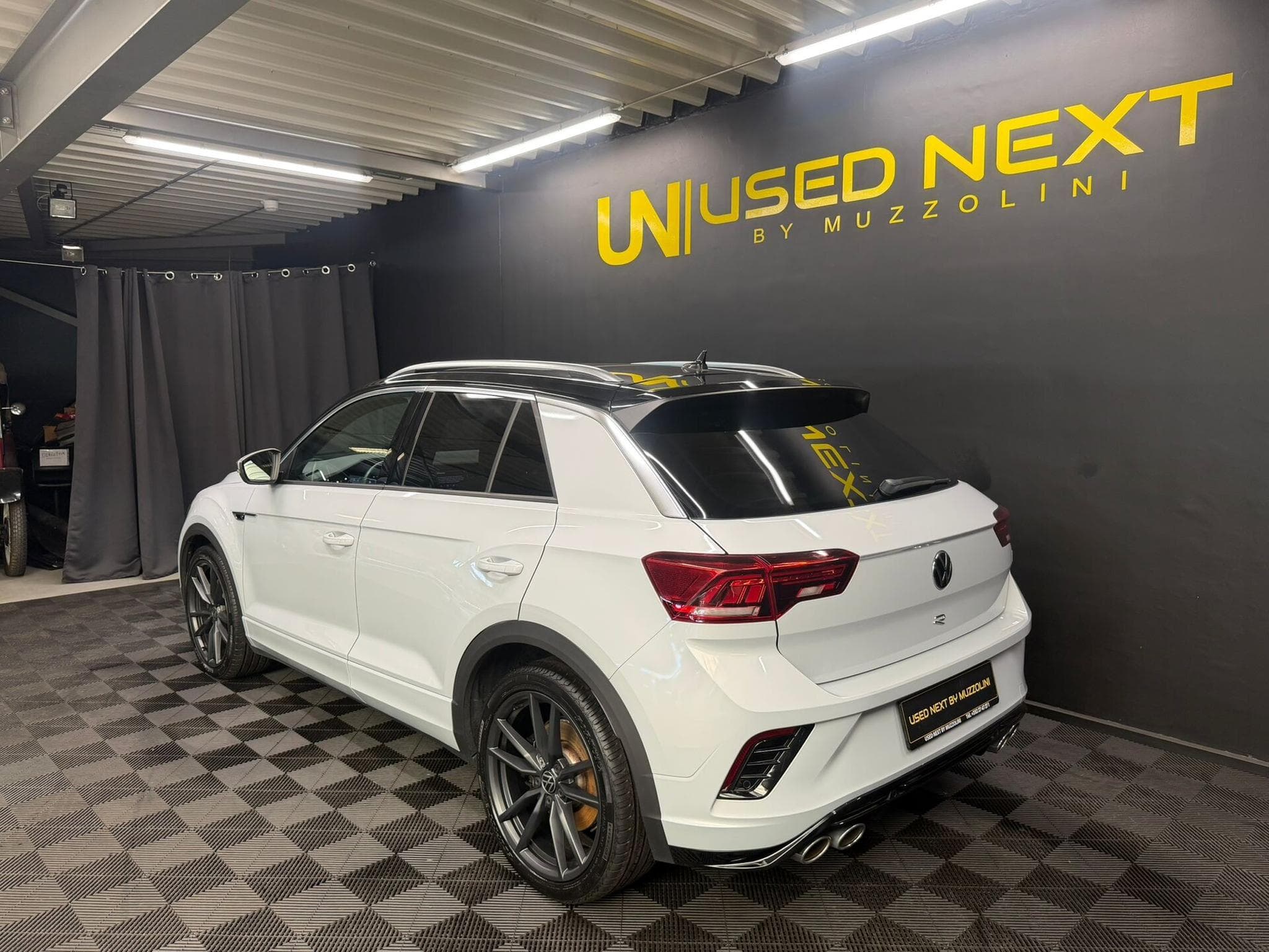 VW T-Roc R 4Motion 2.0 TSI 300cv CAMERA/PANO/ATTELAGE (2022) - Photo 6