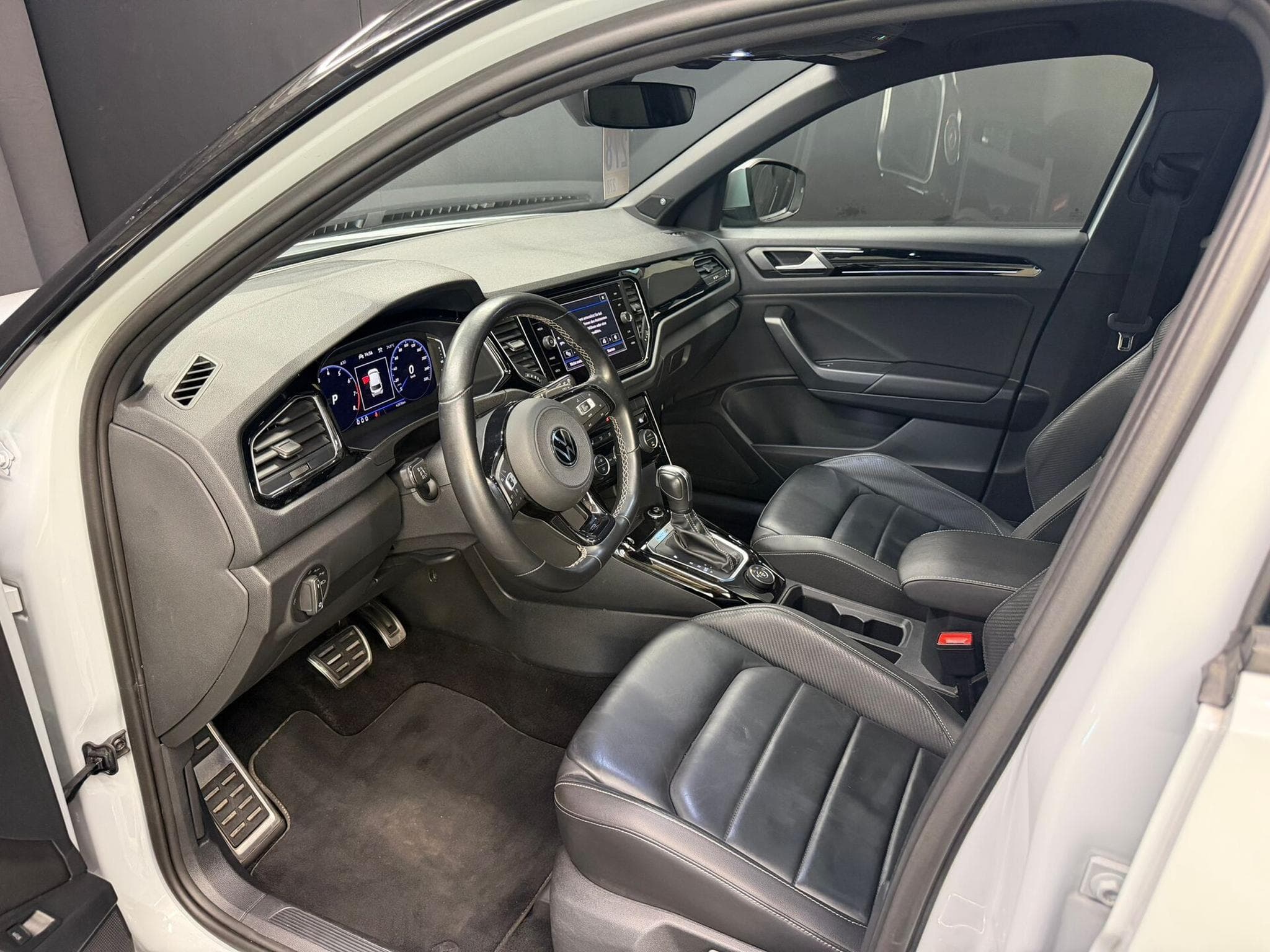 VW T-Roc R 4Motion 2.0 TSI 300cv CAMERA/PANO/ATTELAGE (2022) - Photo 9