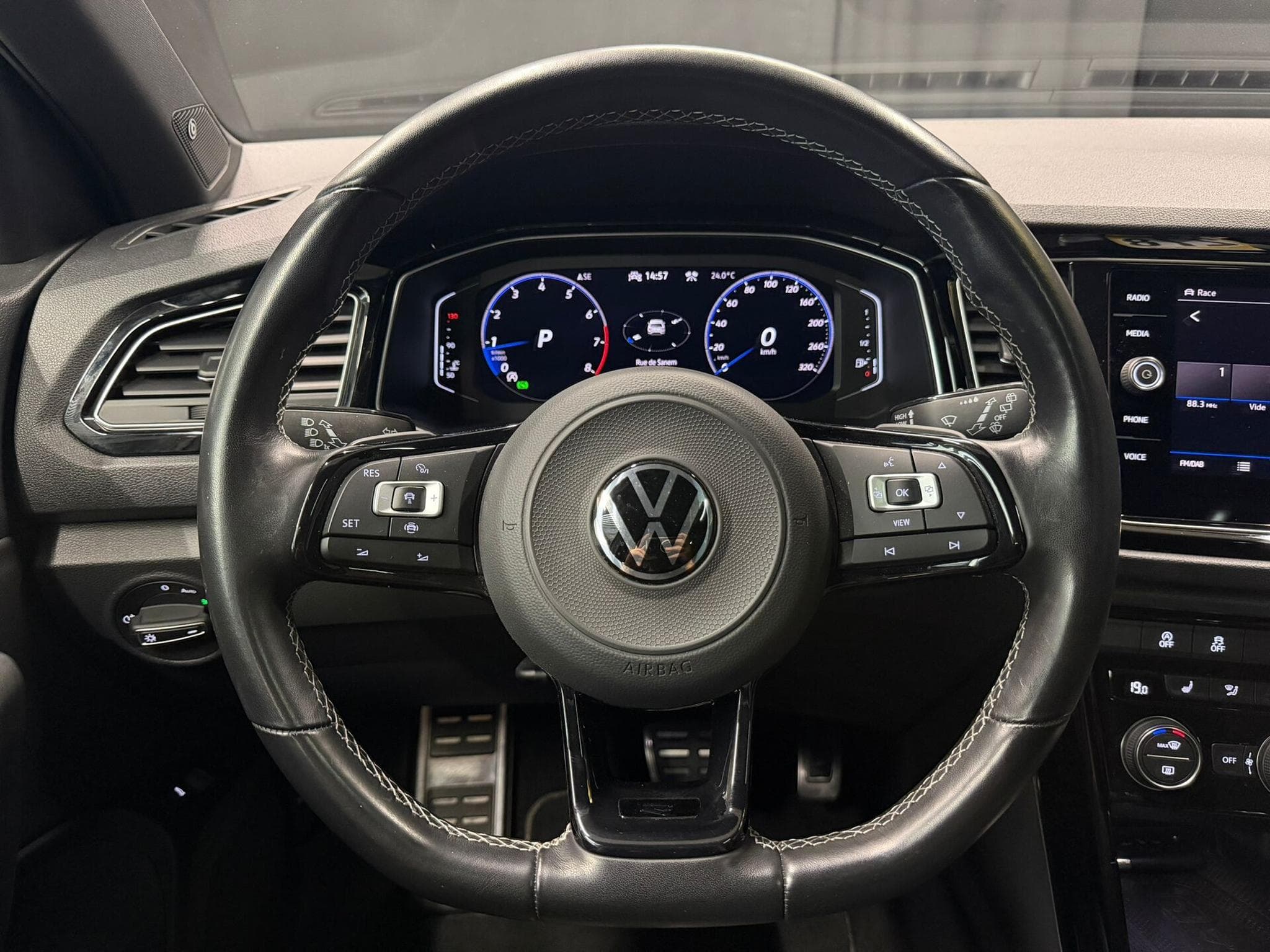 VW T-Roc R 4Motion 2.0 TSI 300cv CAMERA/PANO/ATTELAGE (2022) - Photo 13
