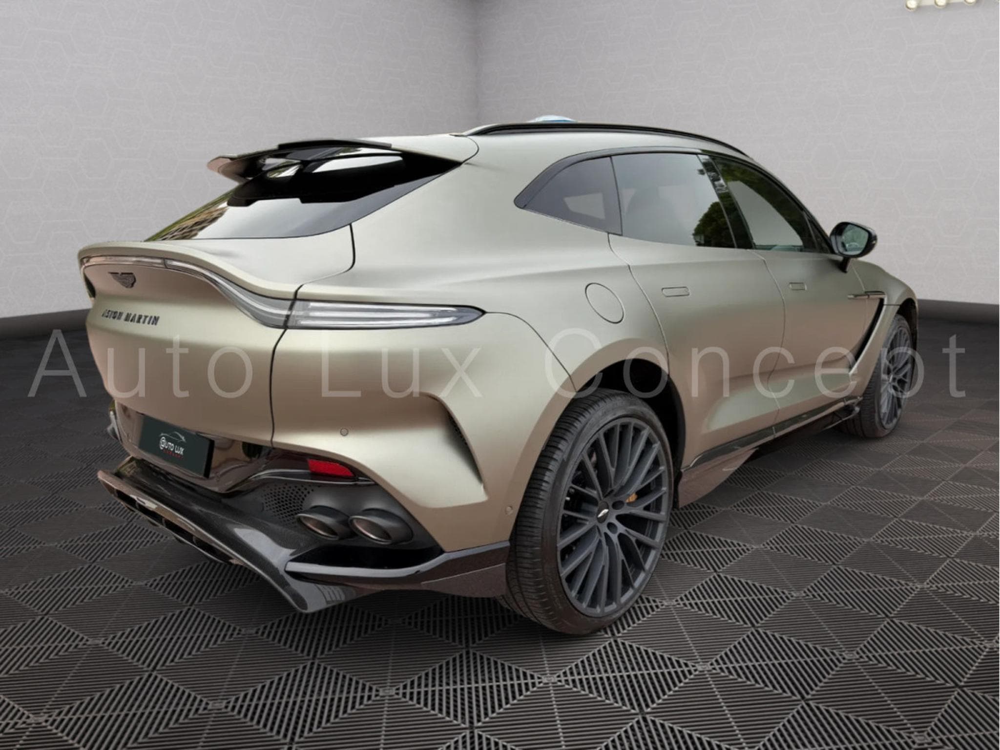 Aston-Martin DBX 707 (2022) - Photo 3