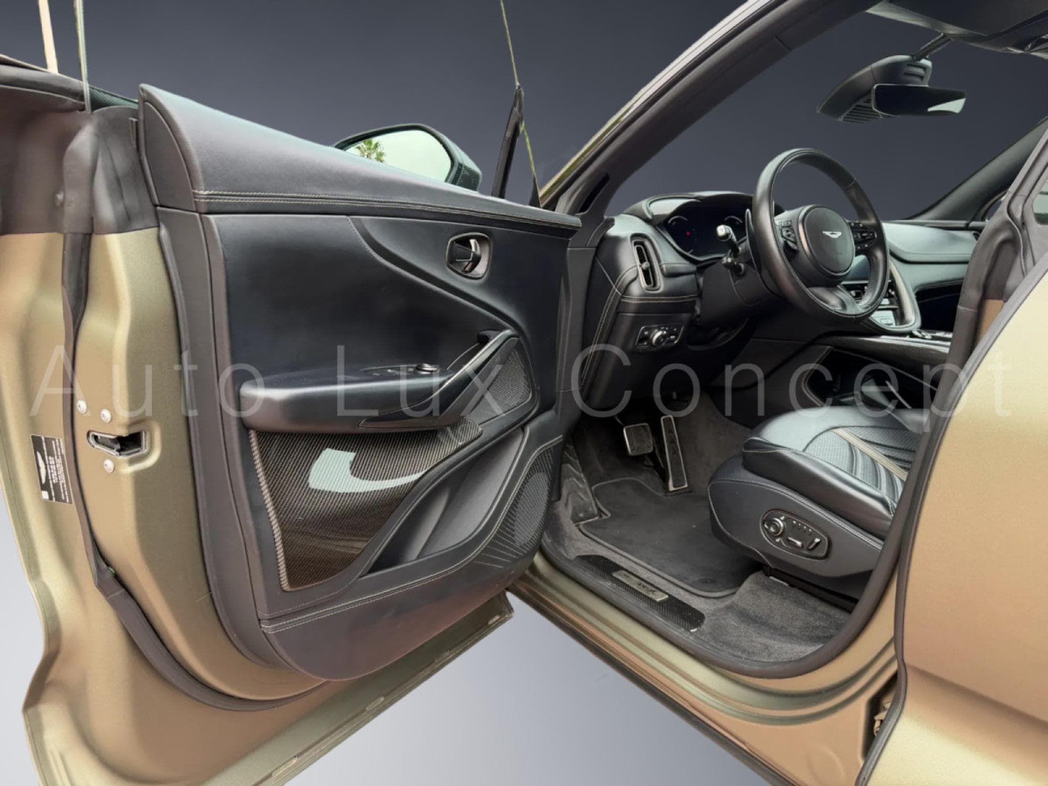 Aston-Martin DBX 707 (2022) - Photo 5