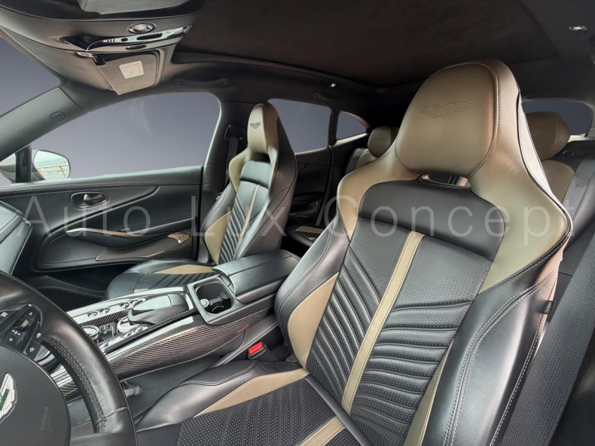 Aston-Martin DBX 707 (2022) - Photo 9