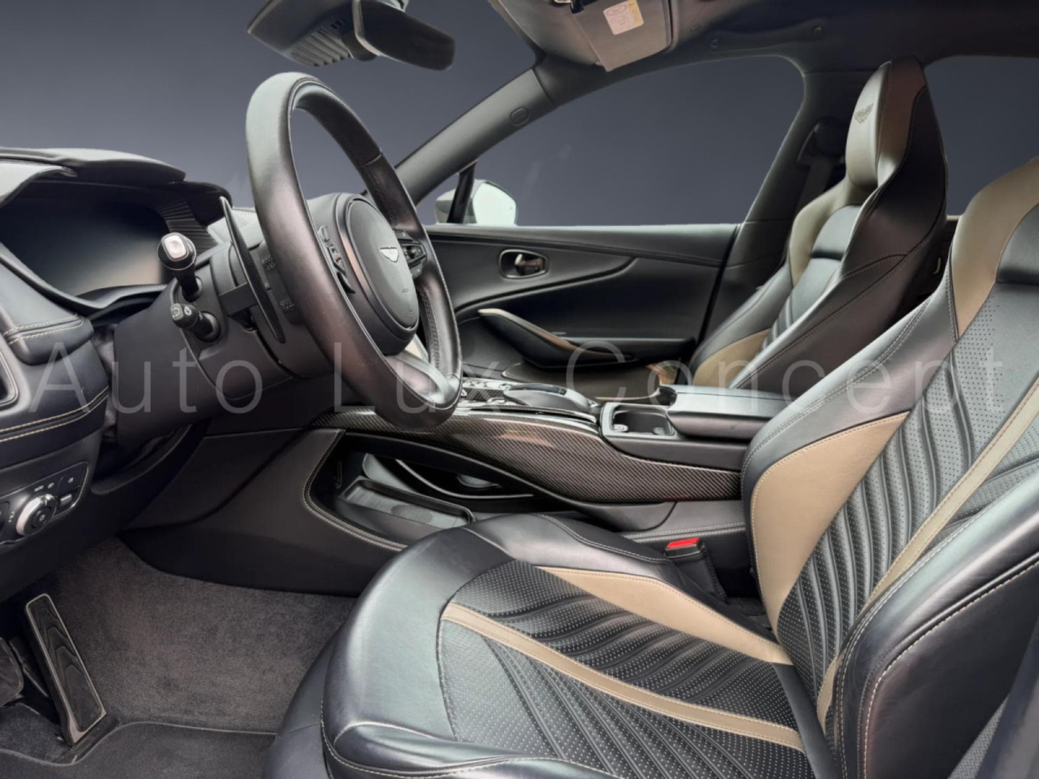 Aston-Martin DBX 707 (2022) - Photo 8