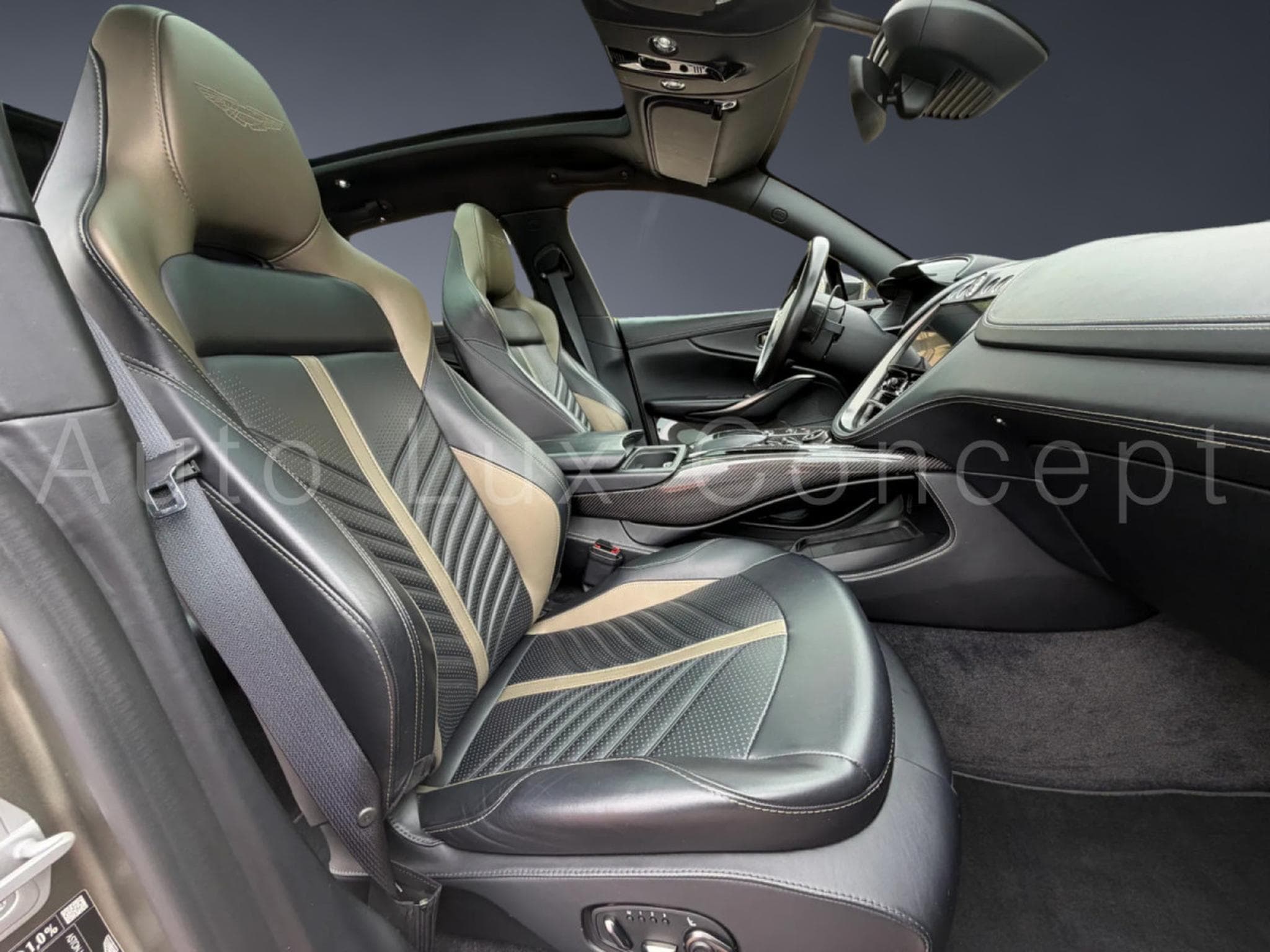 Aston-Martin DBX 707 (2022) - Photo 10