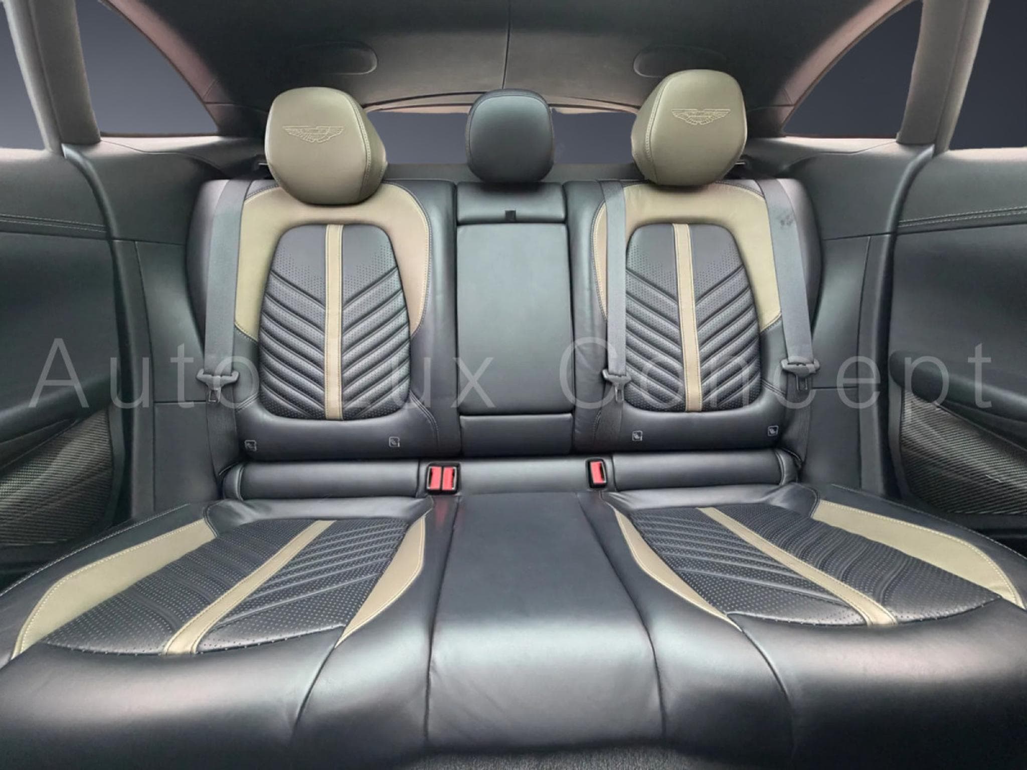 Aston-Martin DBX 707 (2022) - Photo 13