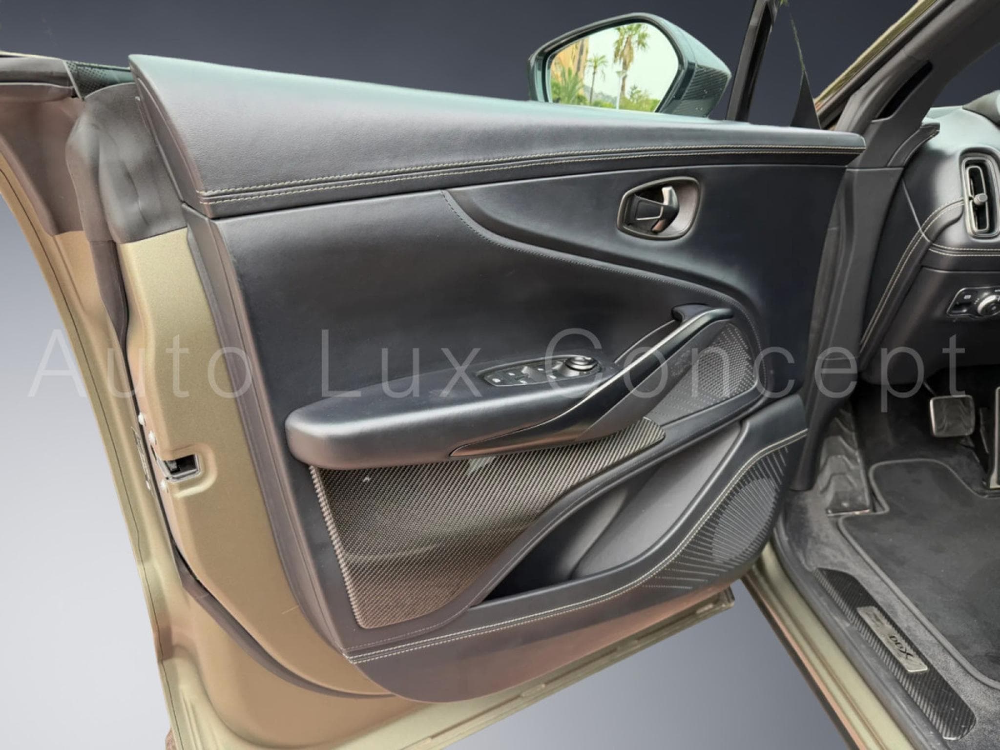 Aston-Martin DBX 707 (2022) - Photo 19