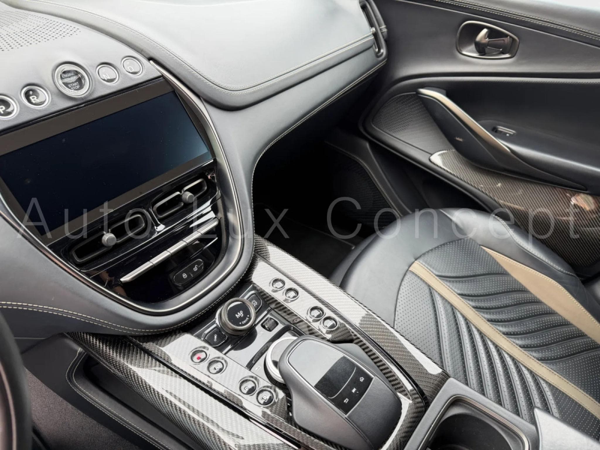 Aston-Martin DBX 707 (2022) - Photo 20