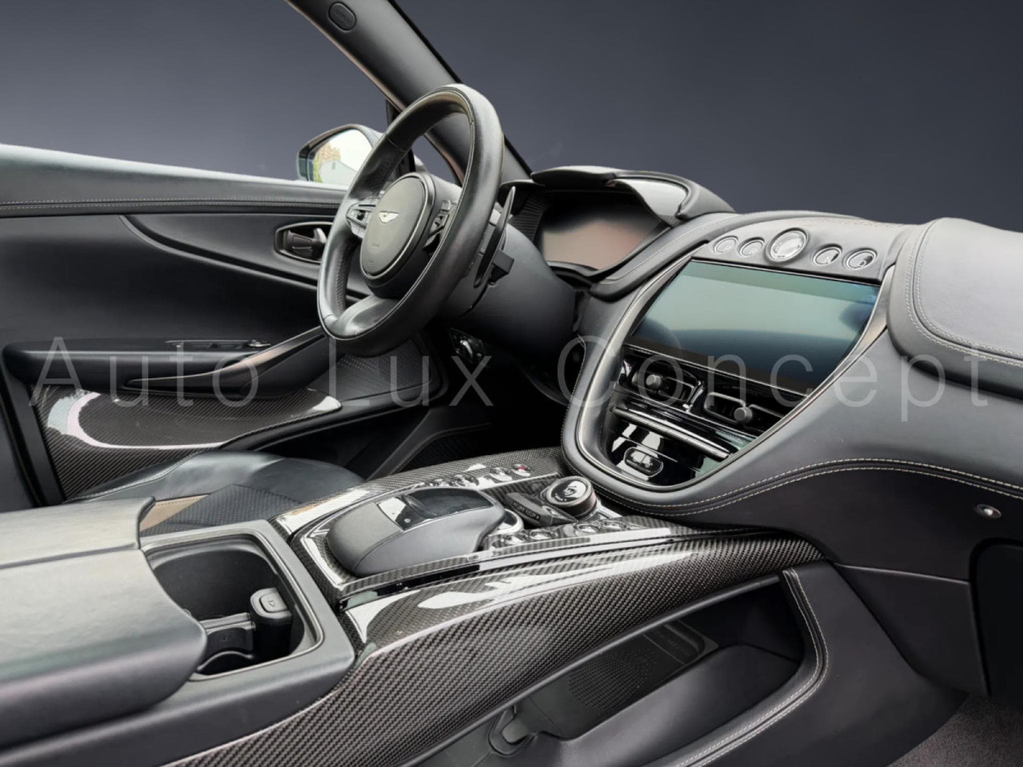 Aston-Martin DBX 707 (2022) - Photo 21