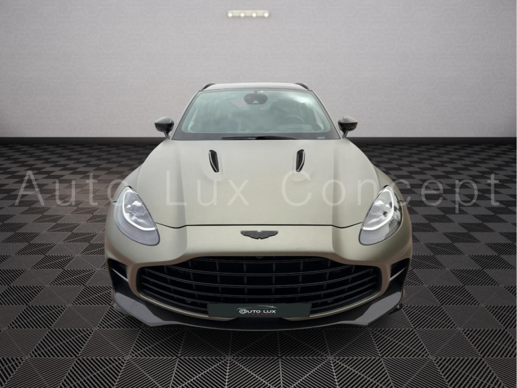 Aston-Martin DBX 707 (2022) - Photo 26