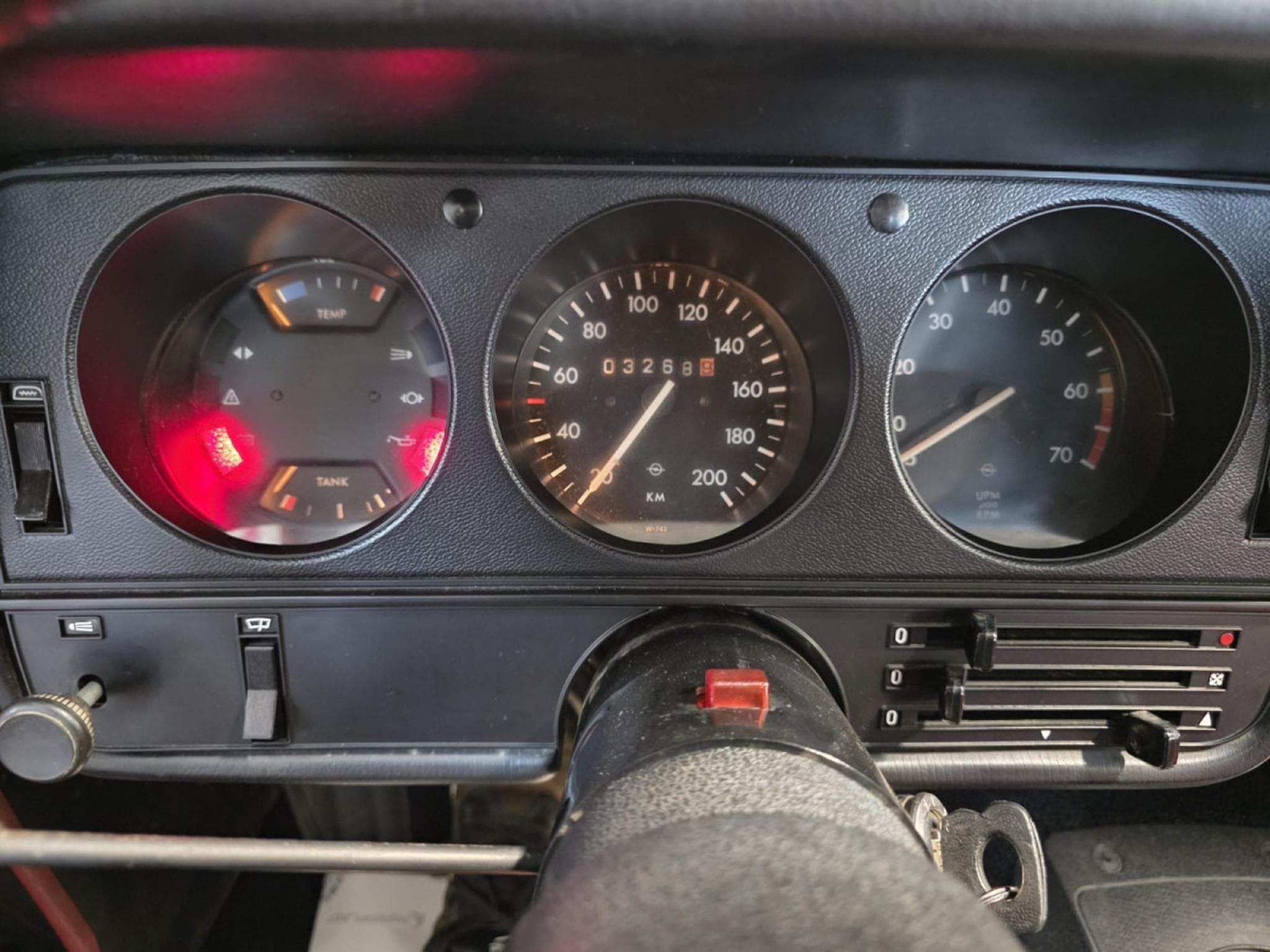 Opel Manta 1.9 (1972) - Photo 15