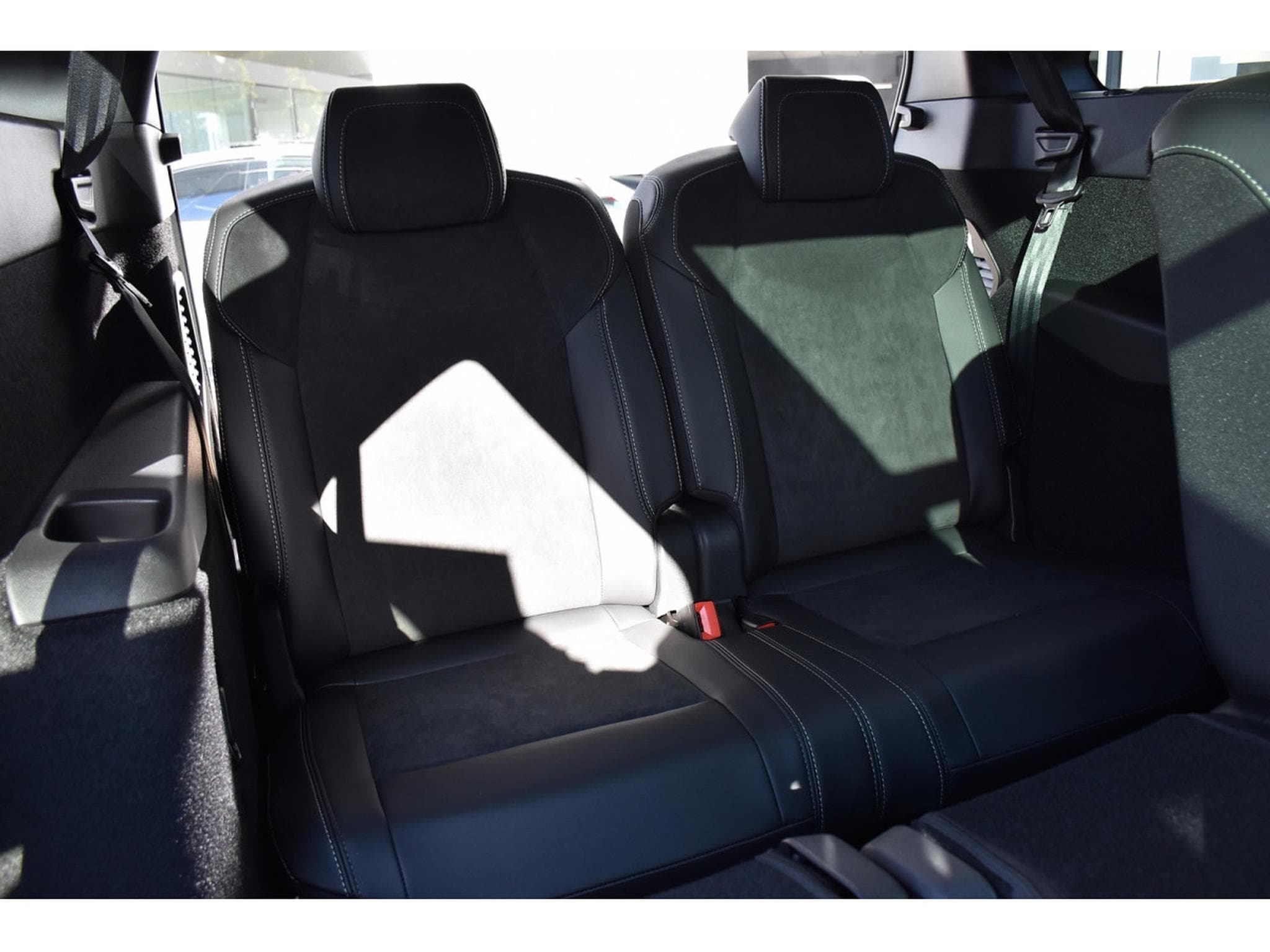 Peugeot 5008 Hybrid 145 GT Exclusive e-DCS6 PANO ACC CAM360 NEUF (2026) - Photo 8