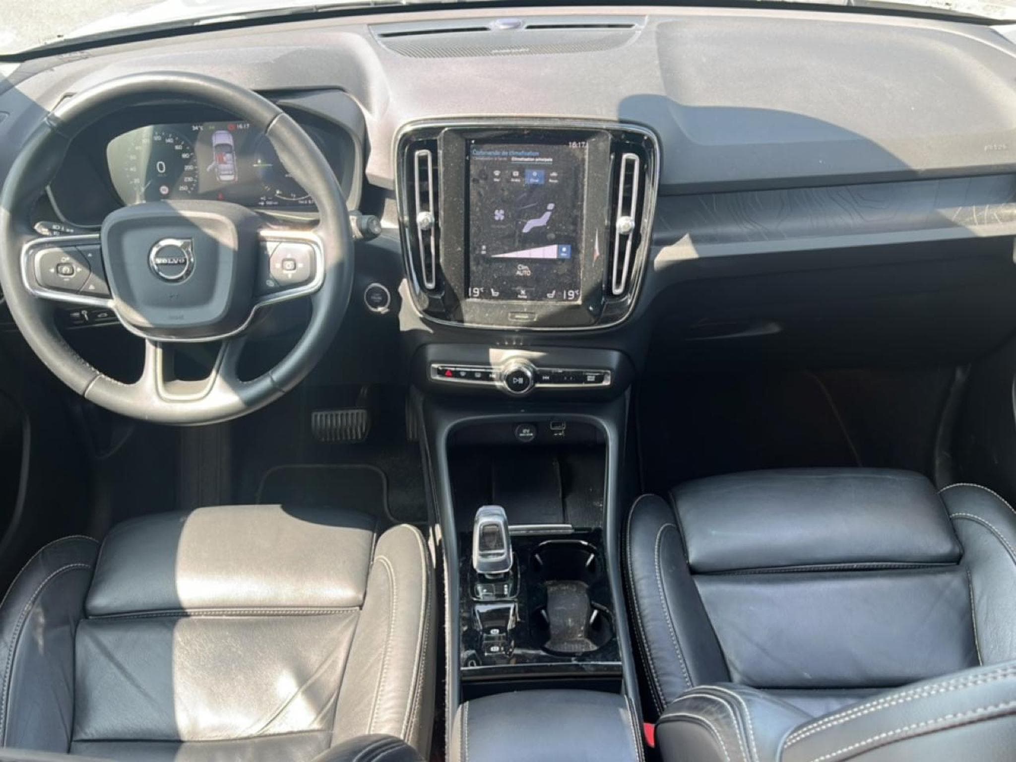 Volvo XC40 1.5 T5 262 ULTIMATE (2023) - Photo 11