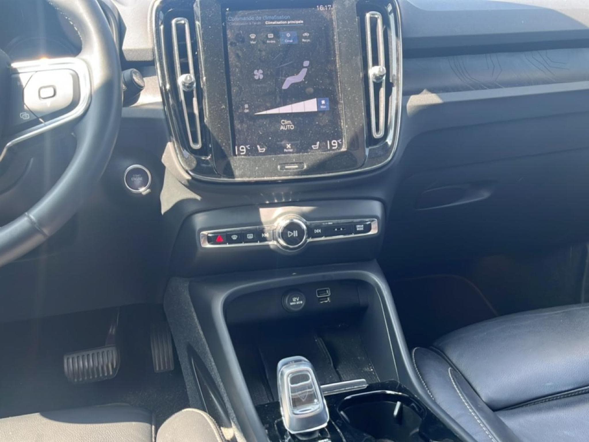 Volvo XC40 1.5 T5 262 ULTIMATE (2023) - Photo 13