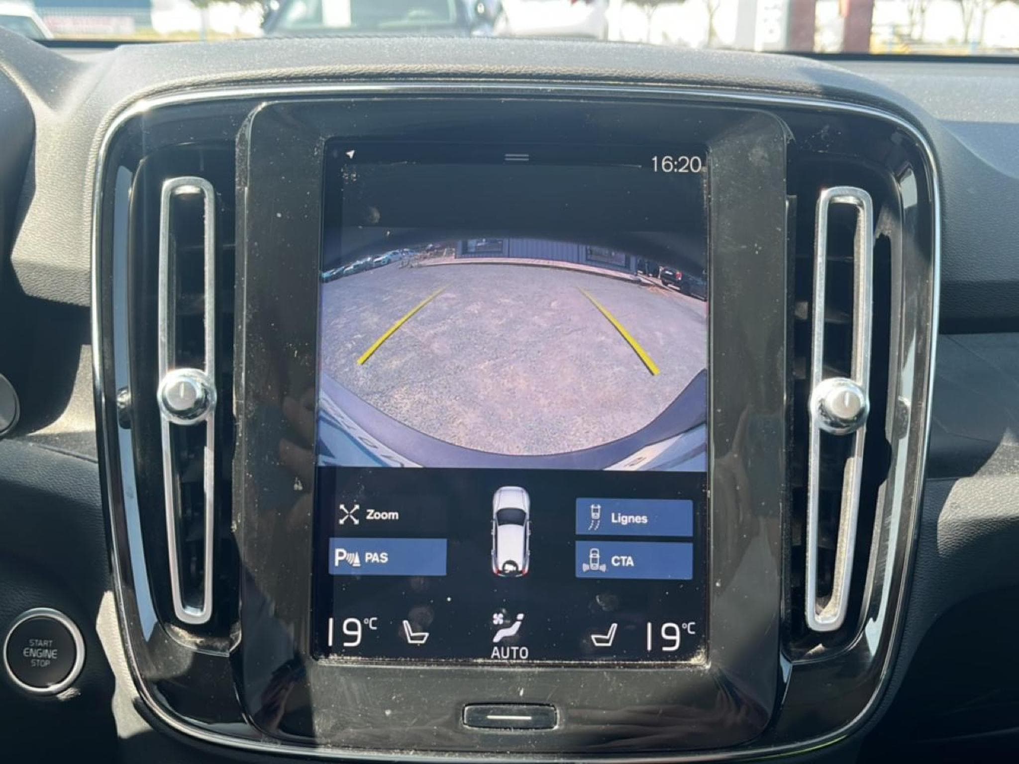 Volvo XC40 1.5 T5 262 ULTIMATE (2023) - Photo 17