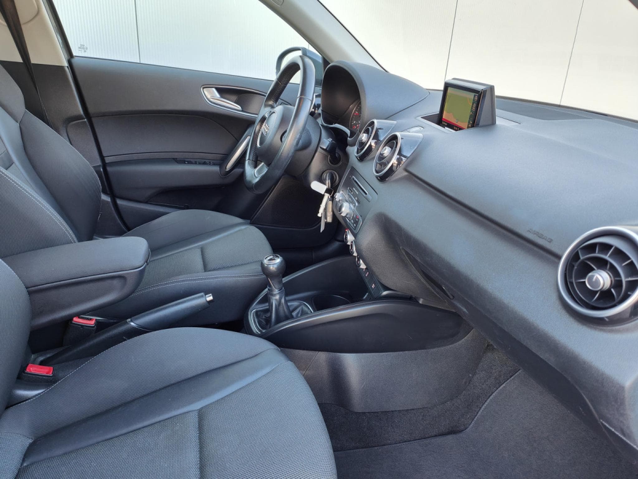 Audi A1 1.6 TDI SPORTBACK GPS BLUETOOTH CLIM AUTO APS AR (2015) - Photo 7