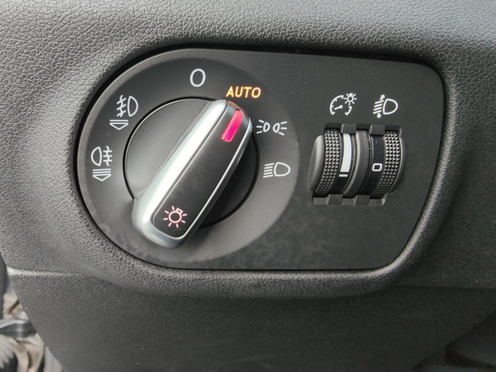 Audi A1 1.6 TDI SPORTBACK GPS BLUETOOTH CLIM AUTO APS AR (2015) - Photo 16