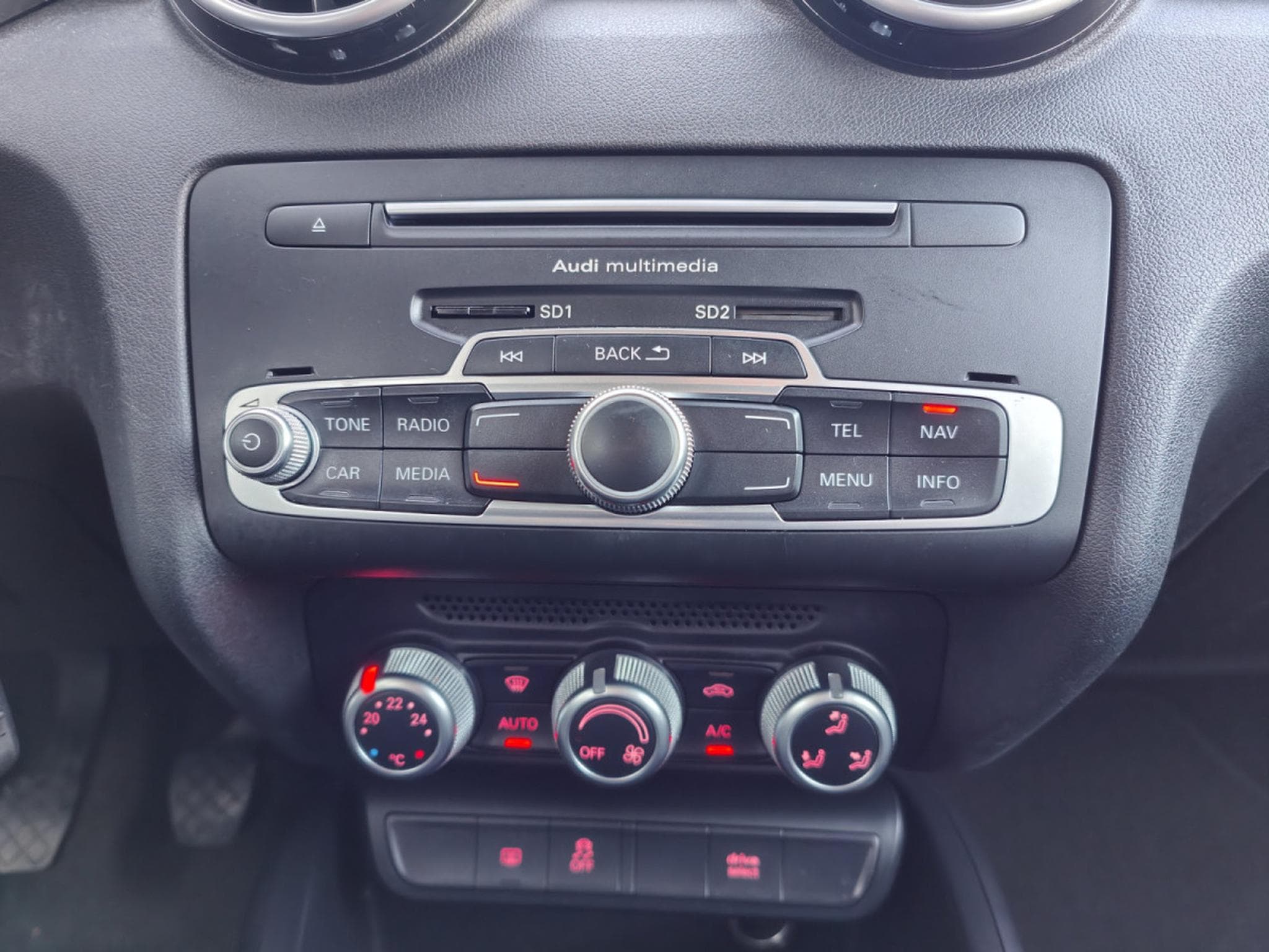 Audi A1 1.6 TDI SPORTBACK GPS BLUETOOTH CLIM AUTO APS AR (2015) - Photo 14