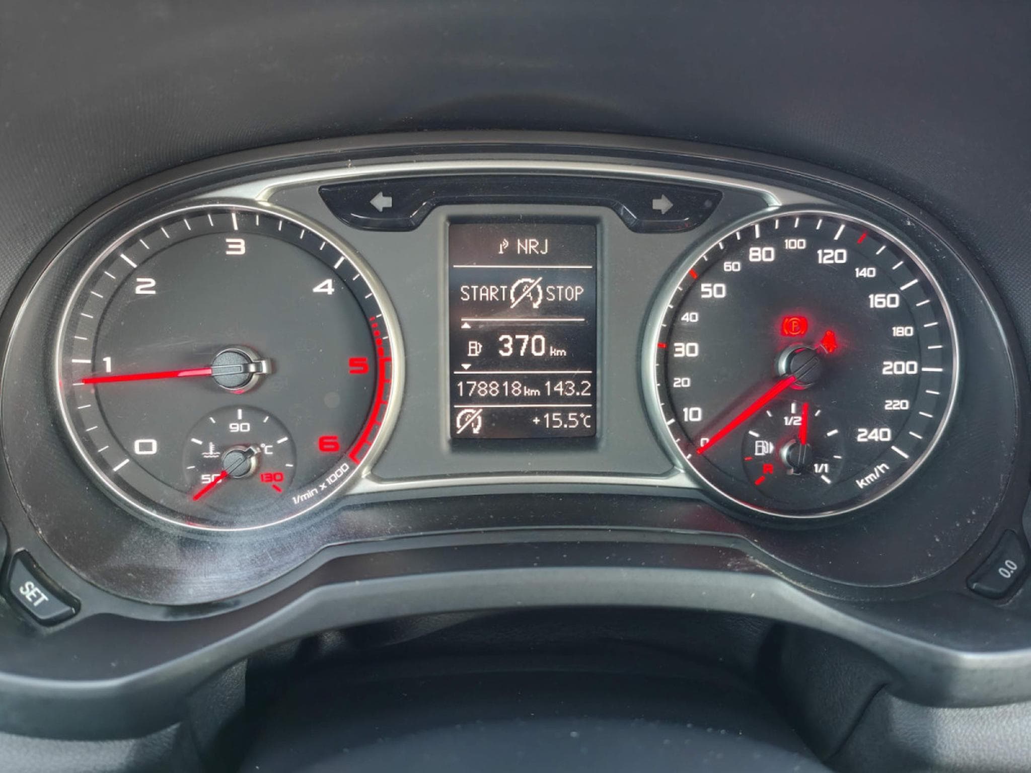 Audi A1 1.6 TDI SPORTBACK GPS BLUETOOTH CLIM AUTO APS AR (2015) - Photo 22