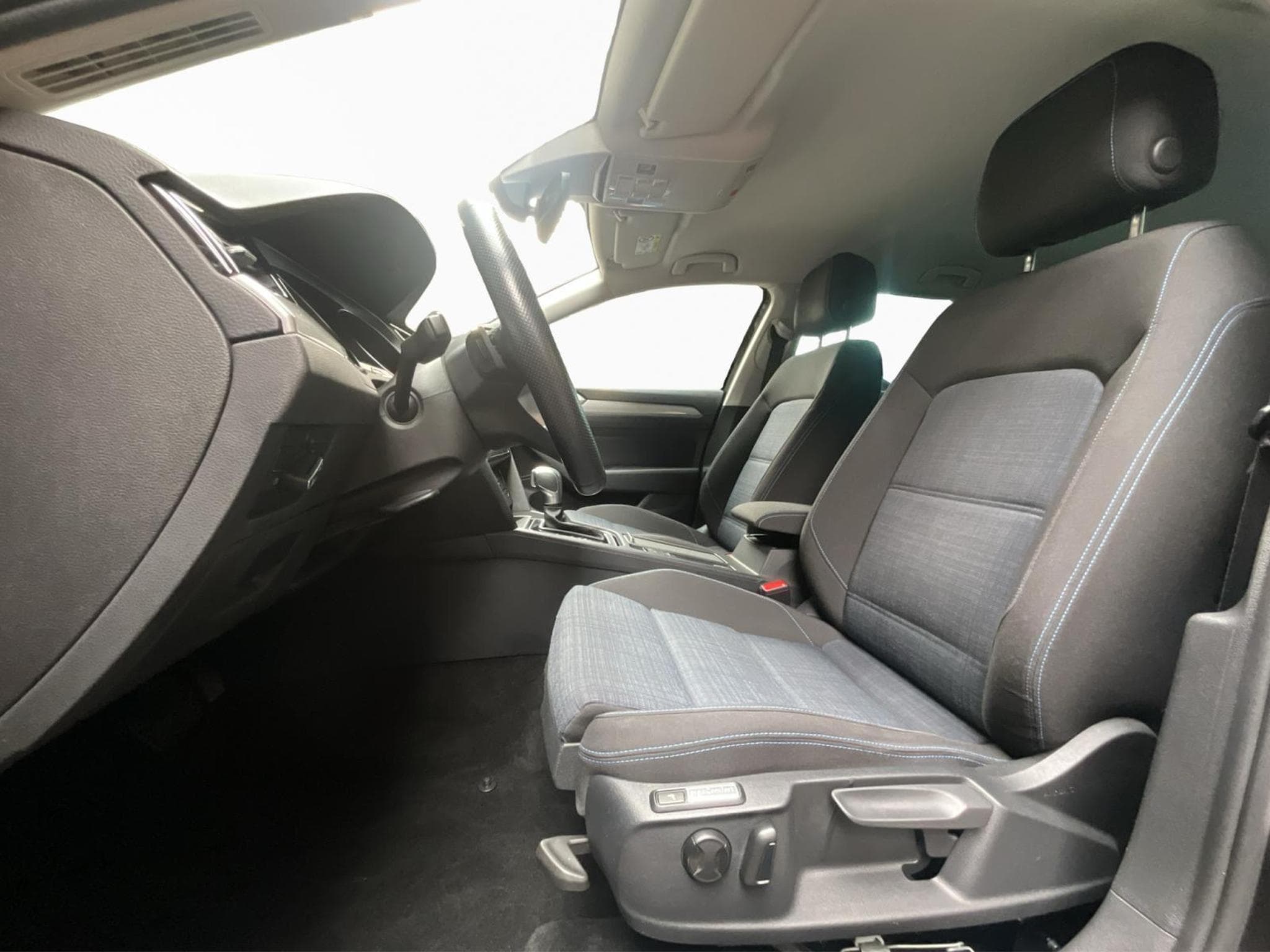 VW Passat GTE+Variant+DSG+PHEV+DCC+LM17+Travel-Assist+360° (2022) - Foto 9
