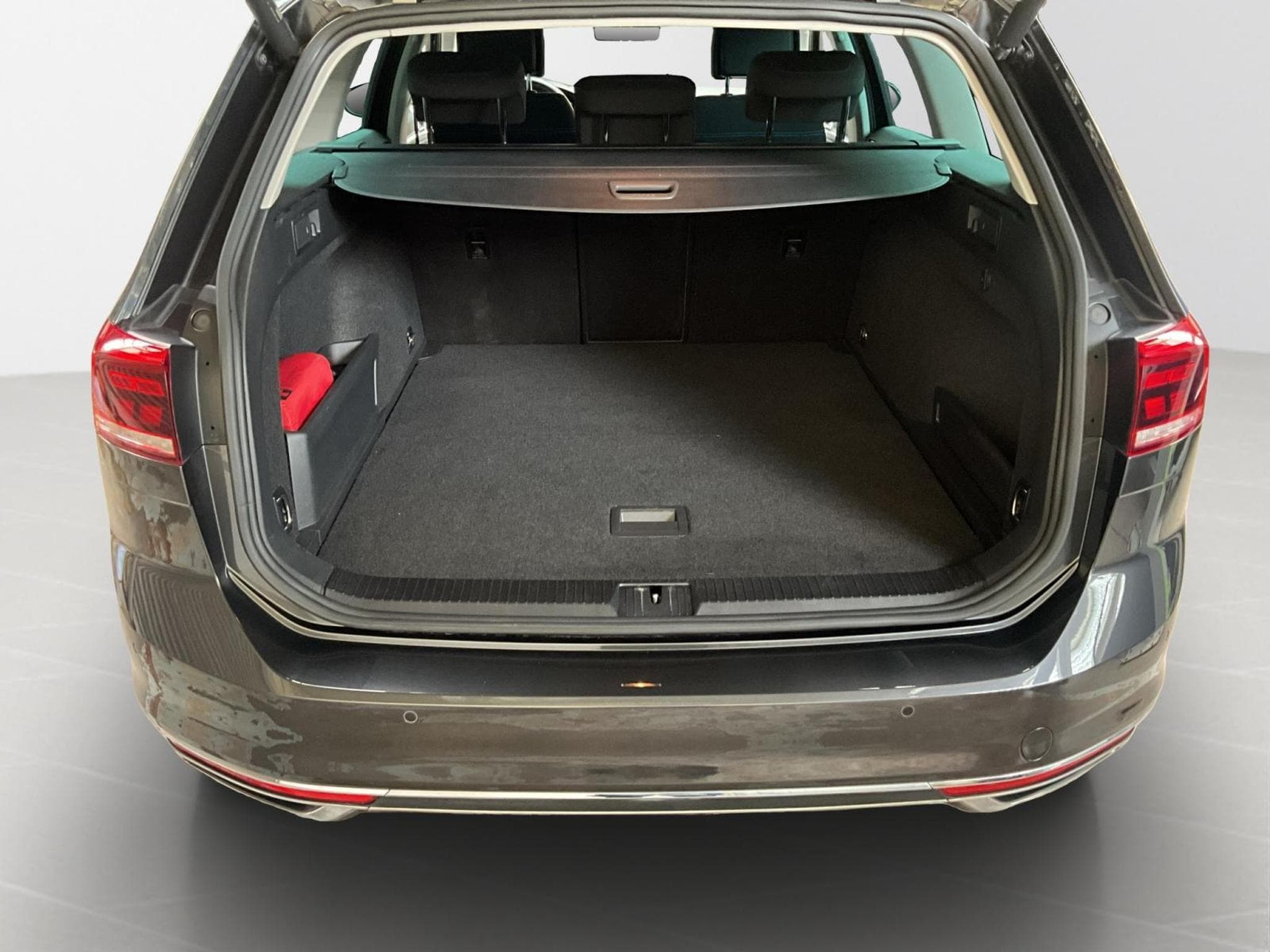 VW Passat GTE+Variant+DSG+PHEV+DCC+LM17+Travel-Assist+360° (2022) - Foto 16