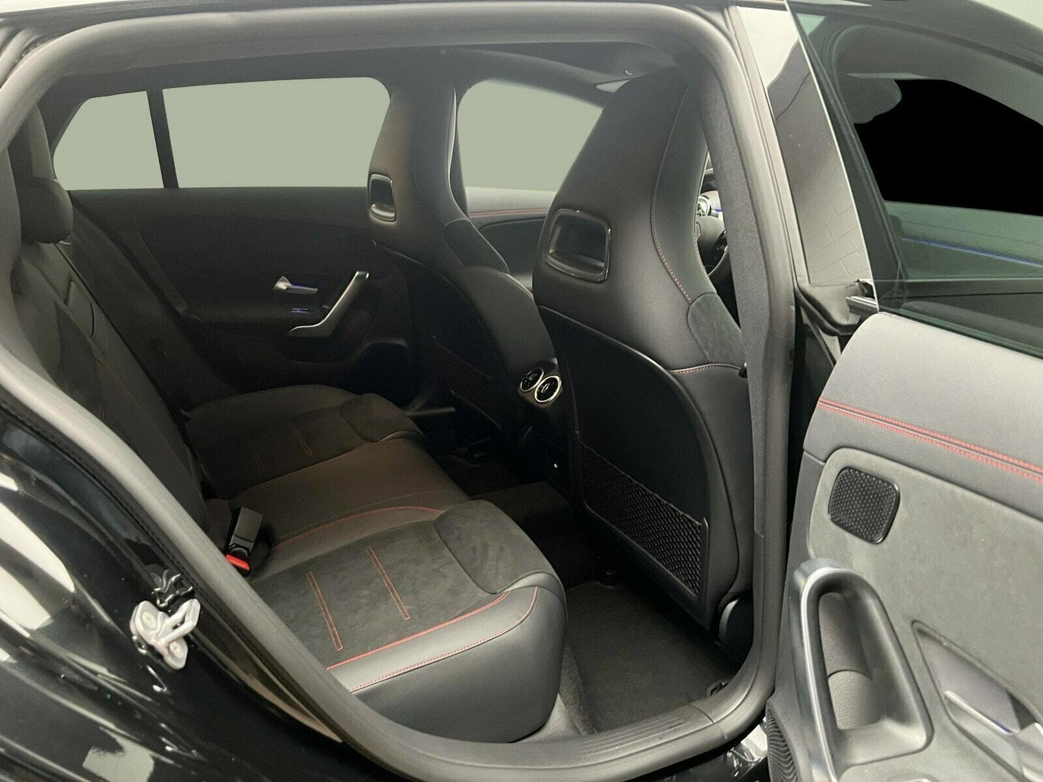 Mercedes CLA AMG-Line Premium Plus (2025) - Photo 9
