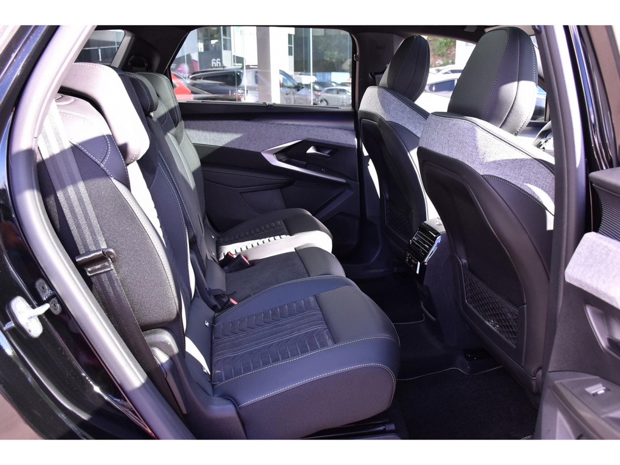 Peugeot 5008 Hybrid 145 GT Exclusive e-DCS6 PANO ACC CAM360 NEUF (2026) - Photo 7