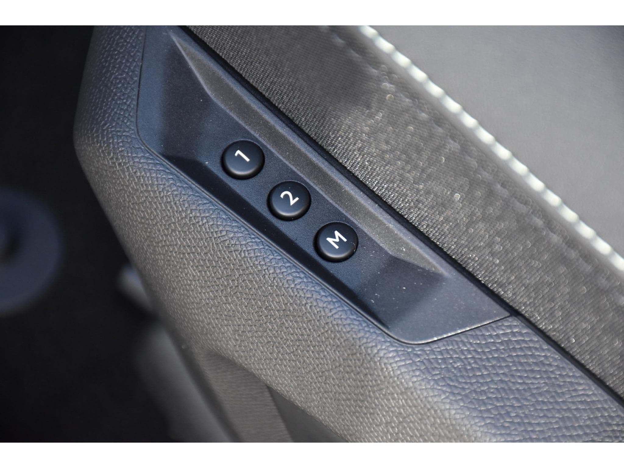Peugeot 5008 Hybrid 145 GT Exclusive e-DCS6 PANO ACC CAM360 NEUF (2026) - Photo 20