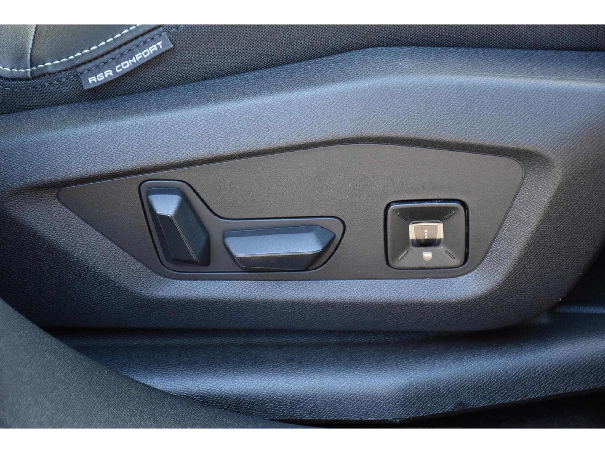 Peugeot 5008 Hybrid 145 GT Exclusive e-DCS6 PANO ACC CAM360 NEUF (2026) - Photo 21
