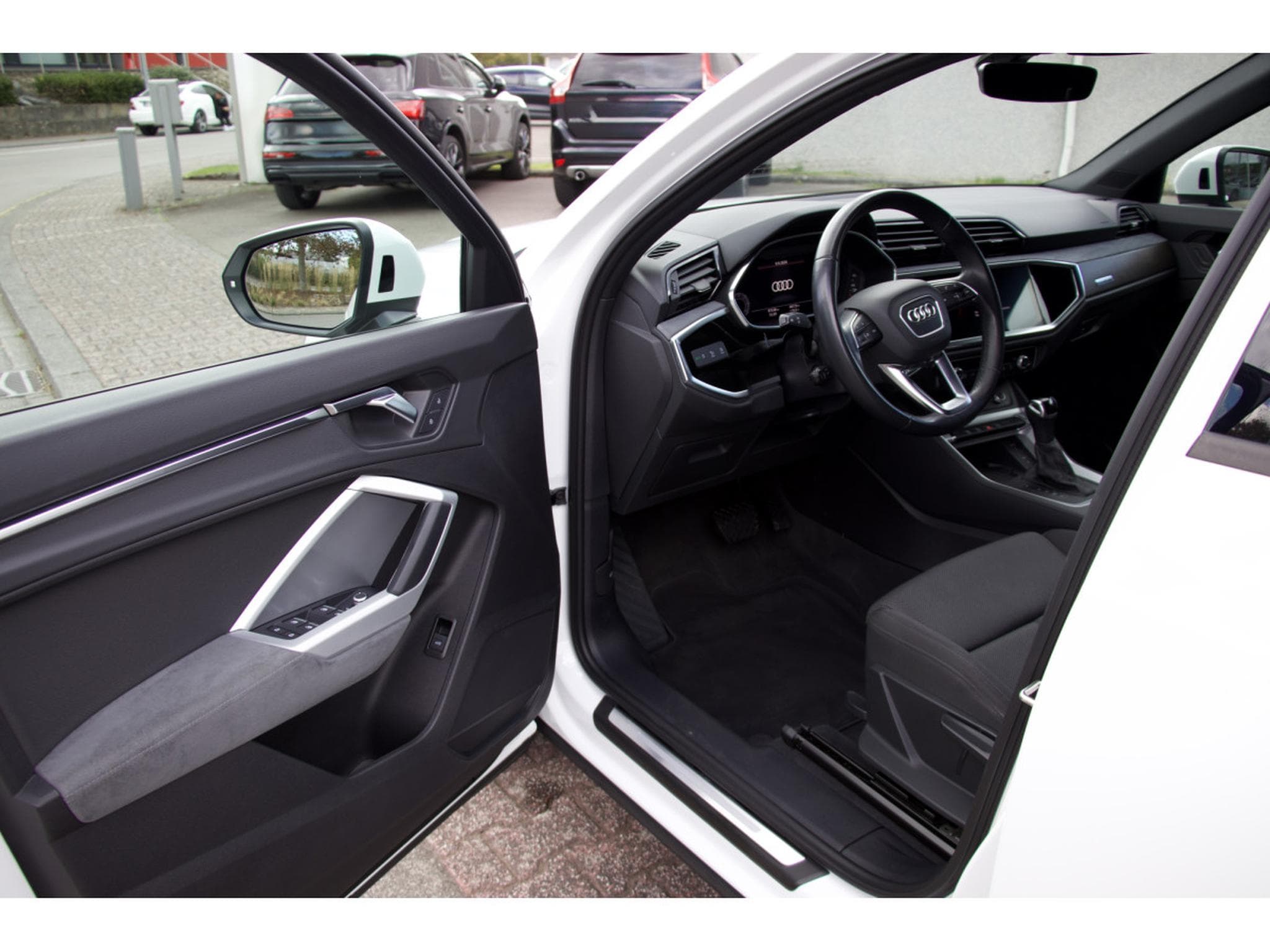 Audi Q3 35 TDI quattro S tronic advanced LED Navi ACC (2021) - Photo 5