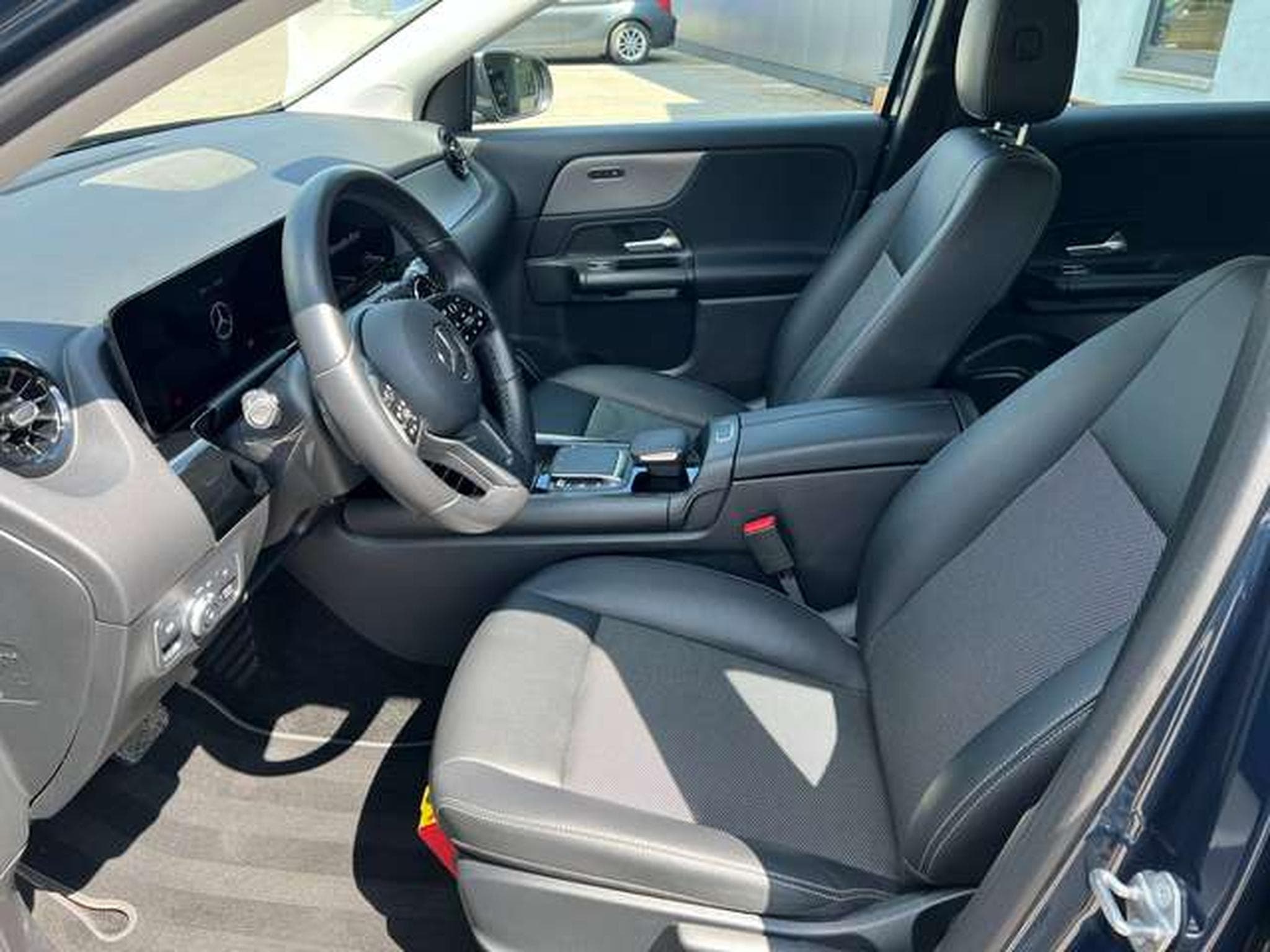 Mercedes GLA 200 BUSINESS SOLUTION ESSENTIAL 150 CV (2021) - Photo 4
