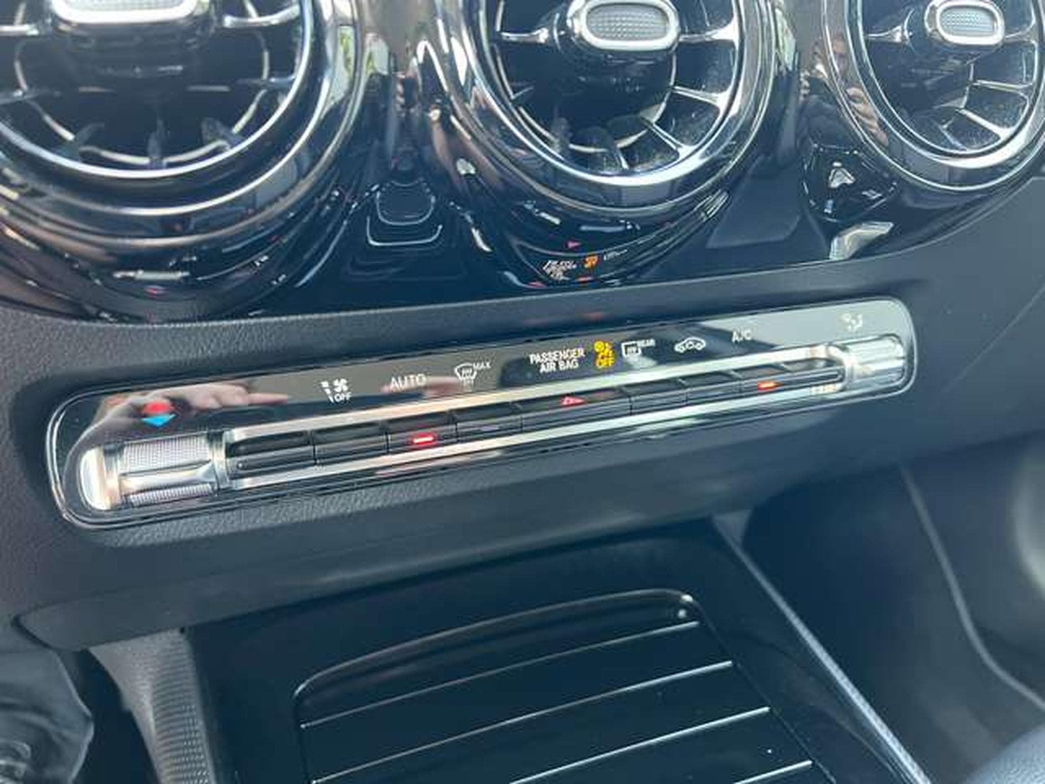 Mercedes GLA 200 BUSINESS SOLUTION ESSENTIAL 150 CV (2021) - Photo 10